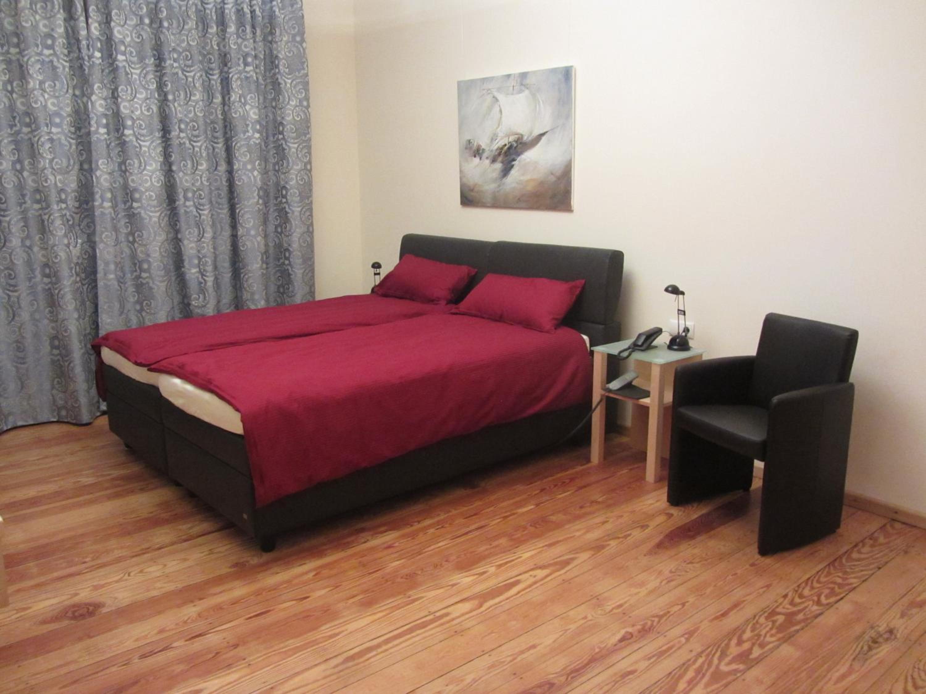 Single Room with Bathroom photo 1