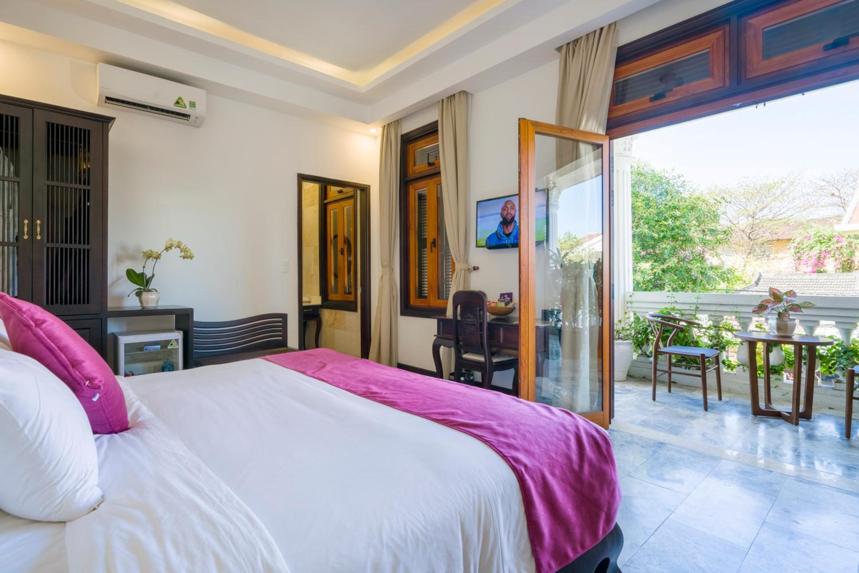 Executive Double Room with City view or Garden View