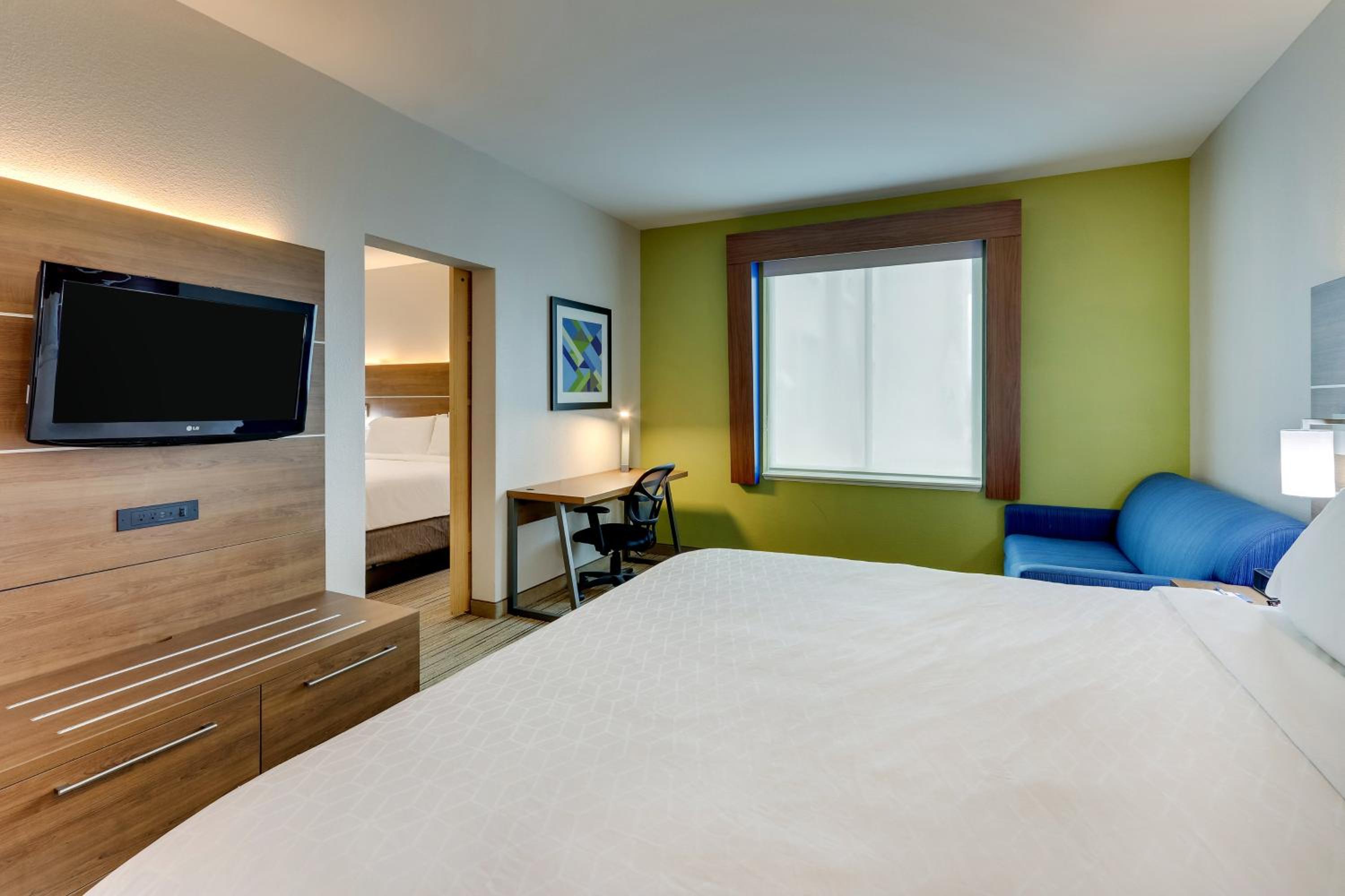 Suite with One King Bed and Two Queen Beds