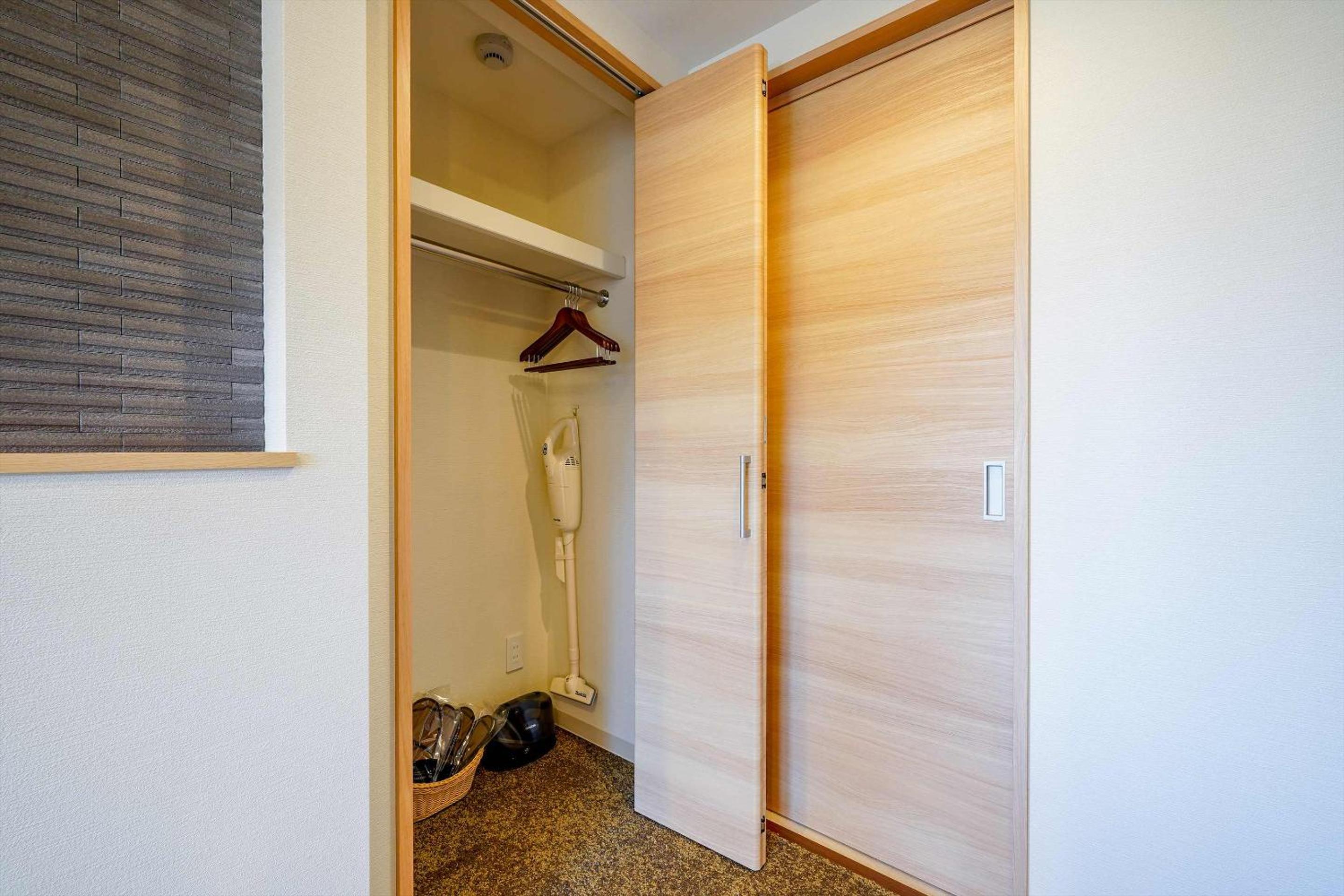 Apartment with Two Bunk Beds - Photo 25