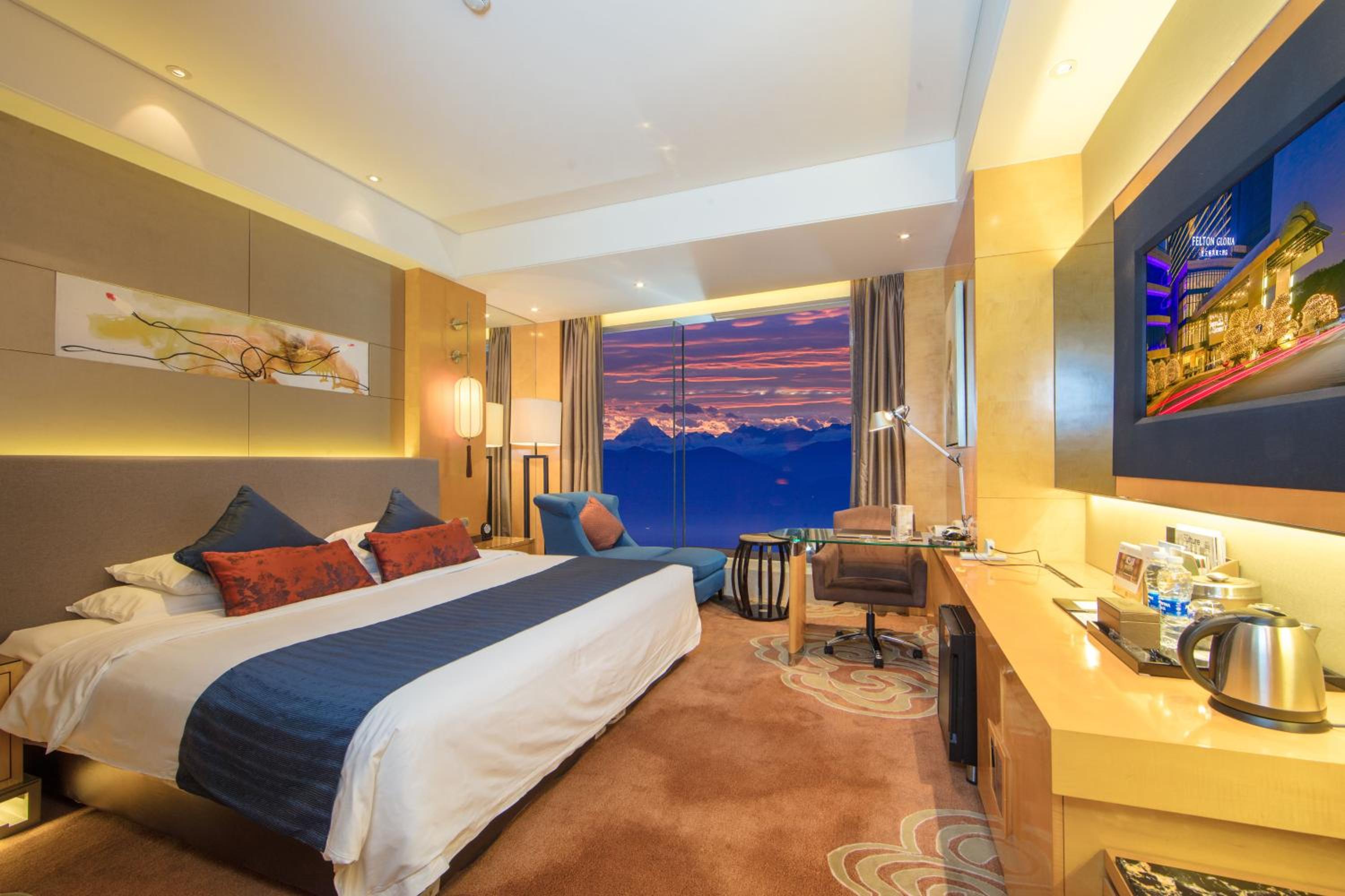 Deluxe King Room