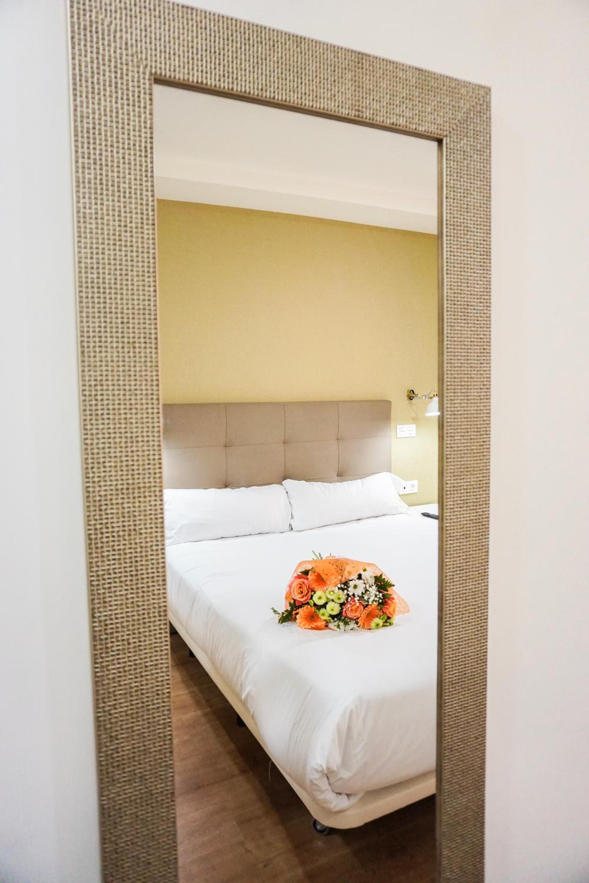 Double Room - Photo 8