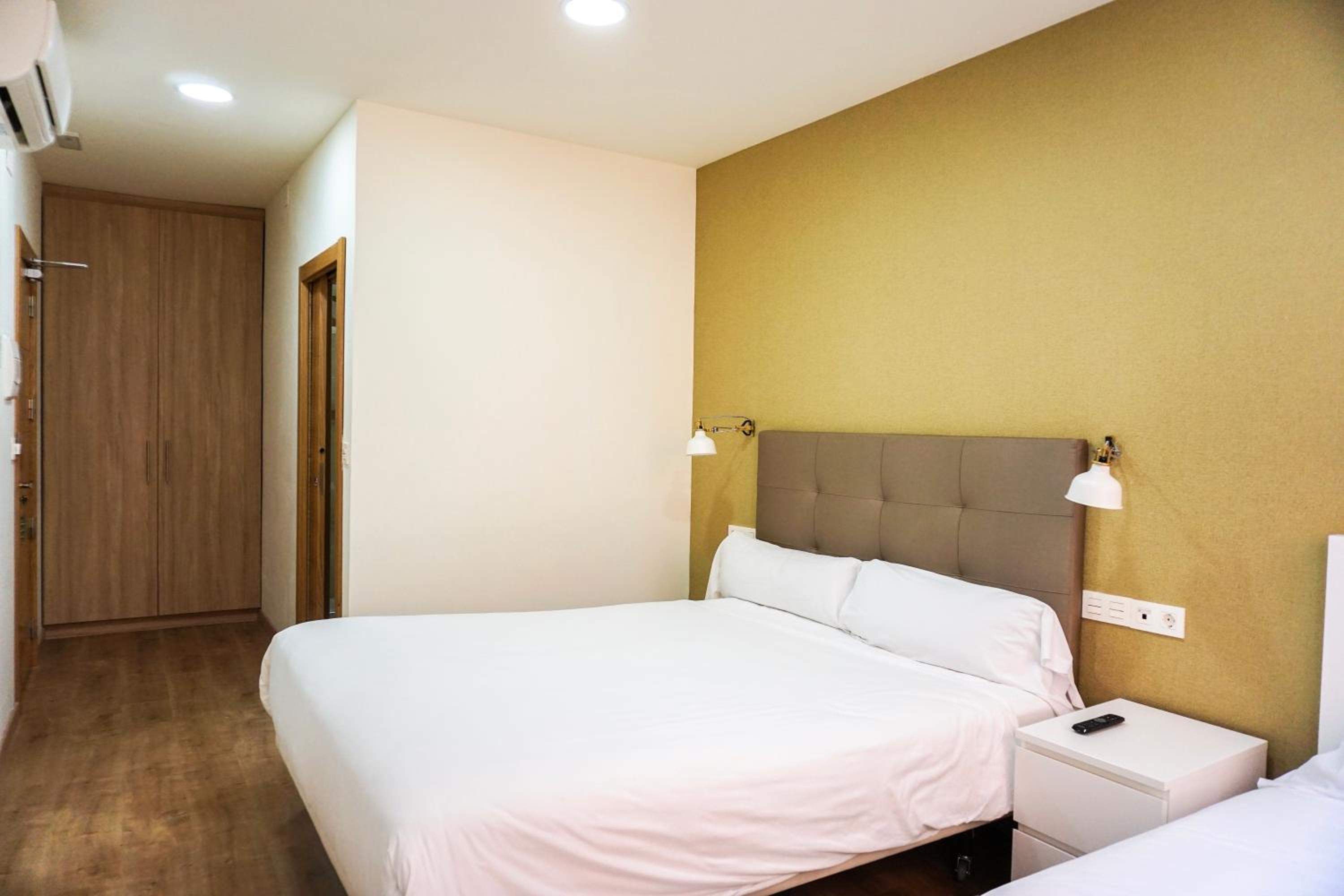 Twin Room - Photo 2