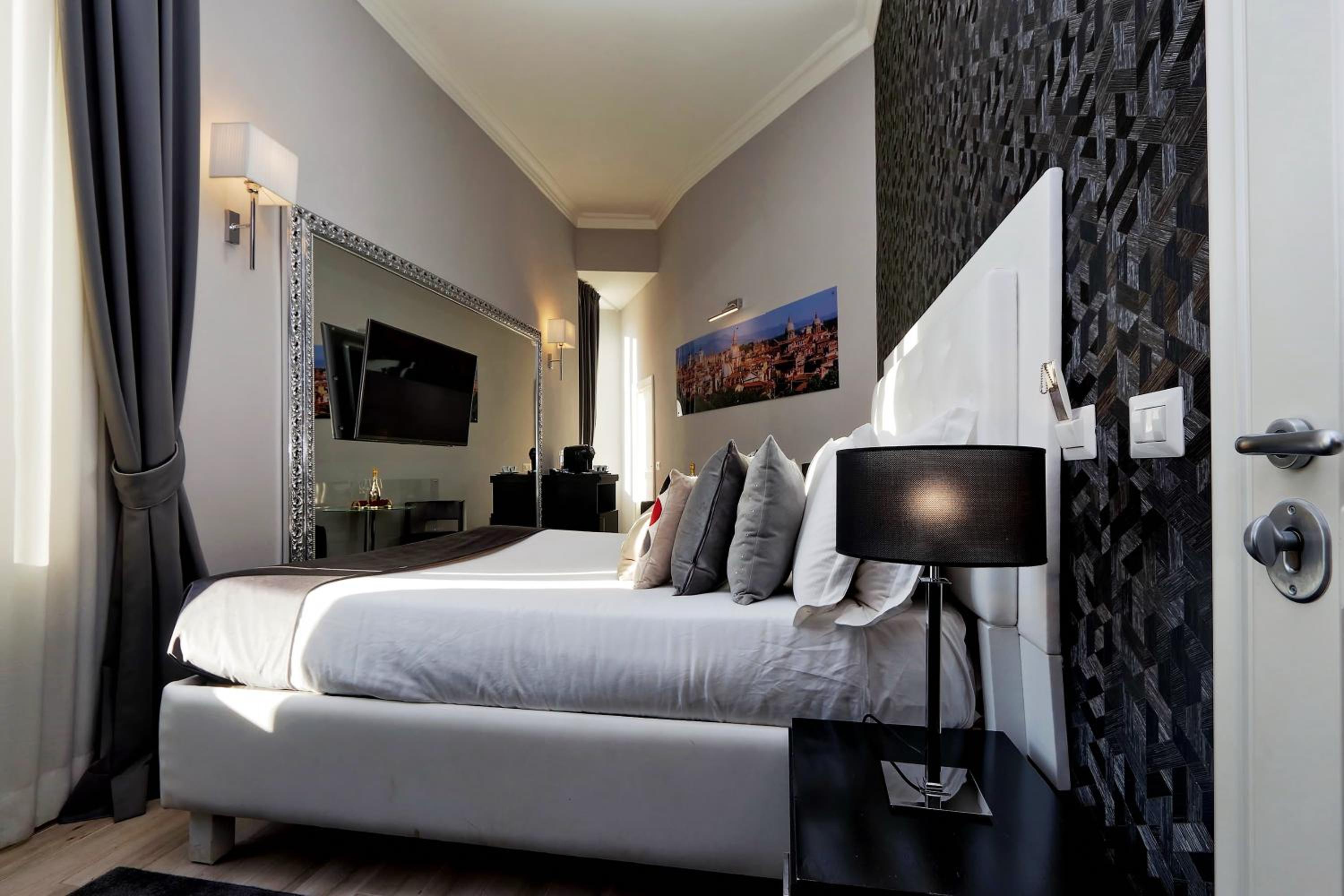 Deluxe King Room photo 3