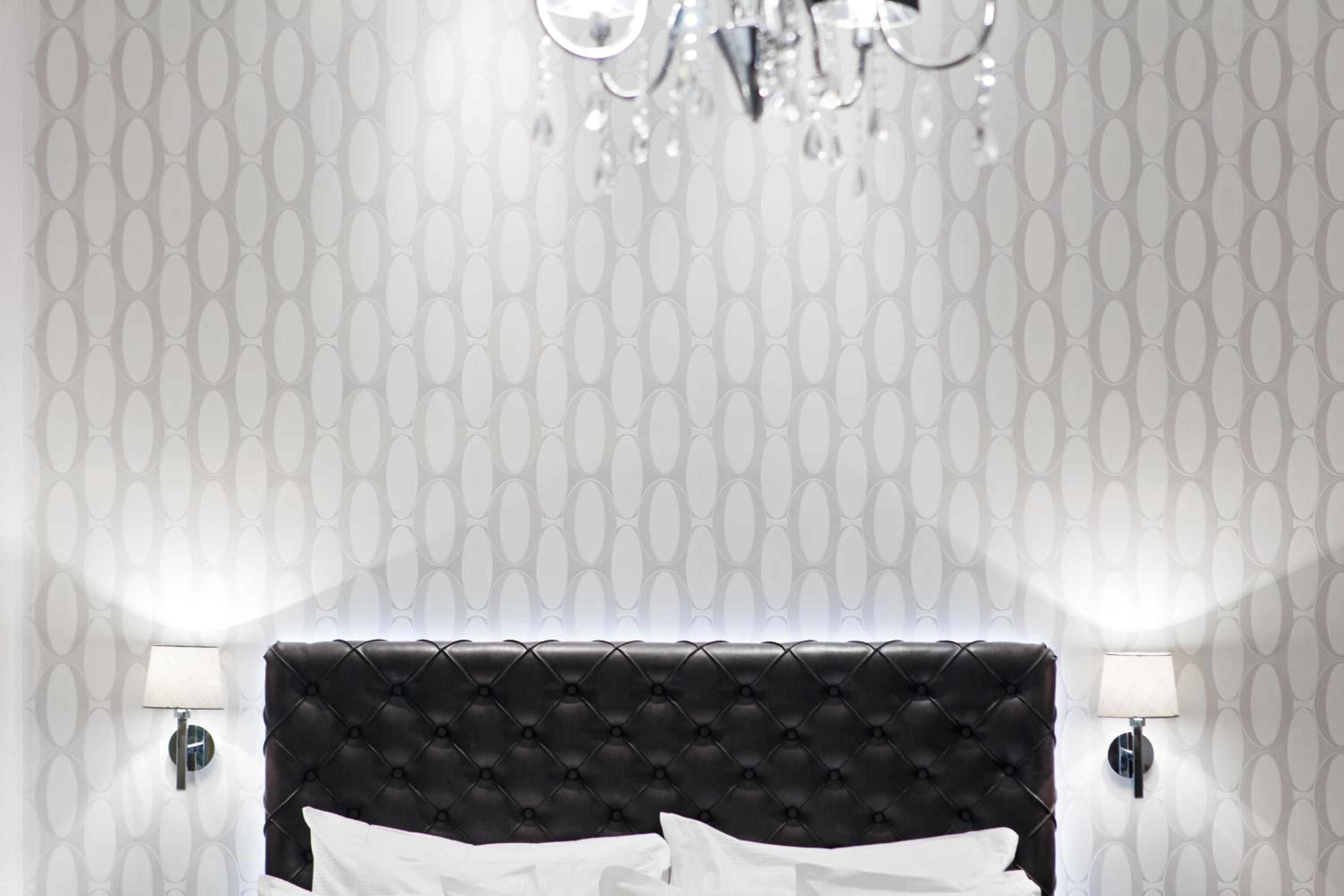 Royal Club Double Deluxe Room with Spa Bath - Photo 3