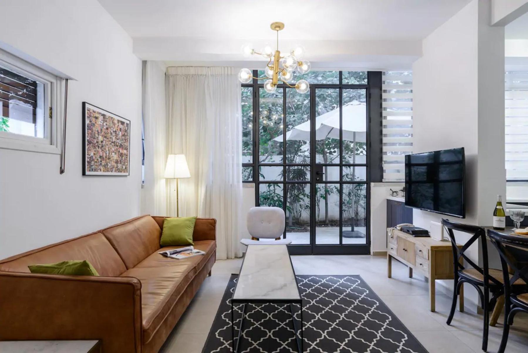 Apartment With Garden View