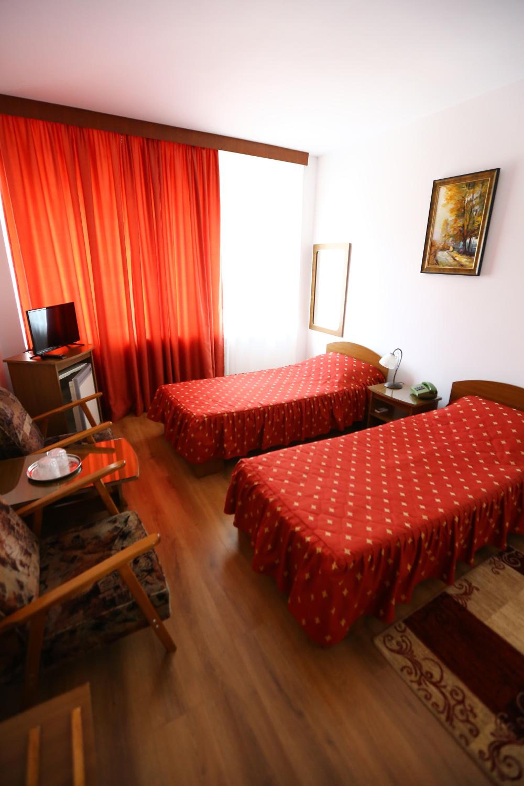 Double or Twin Room - Photo 3