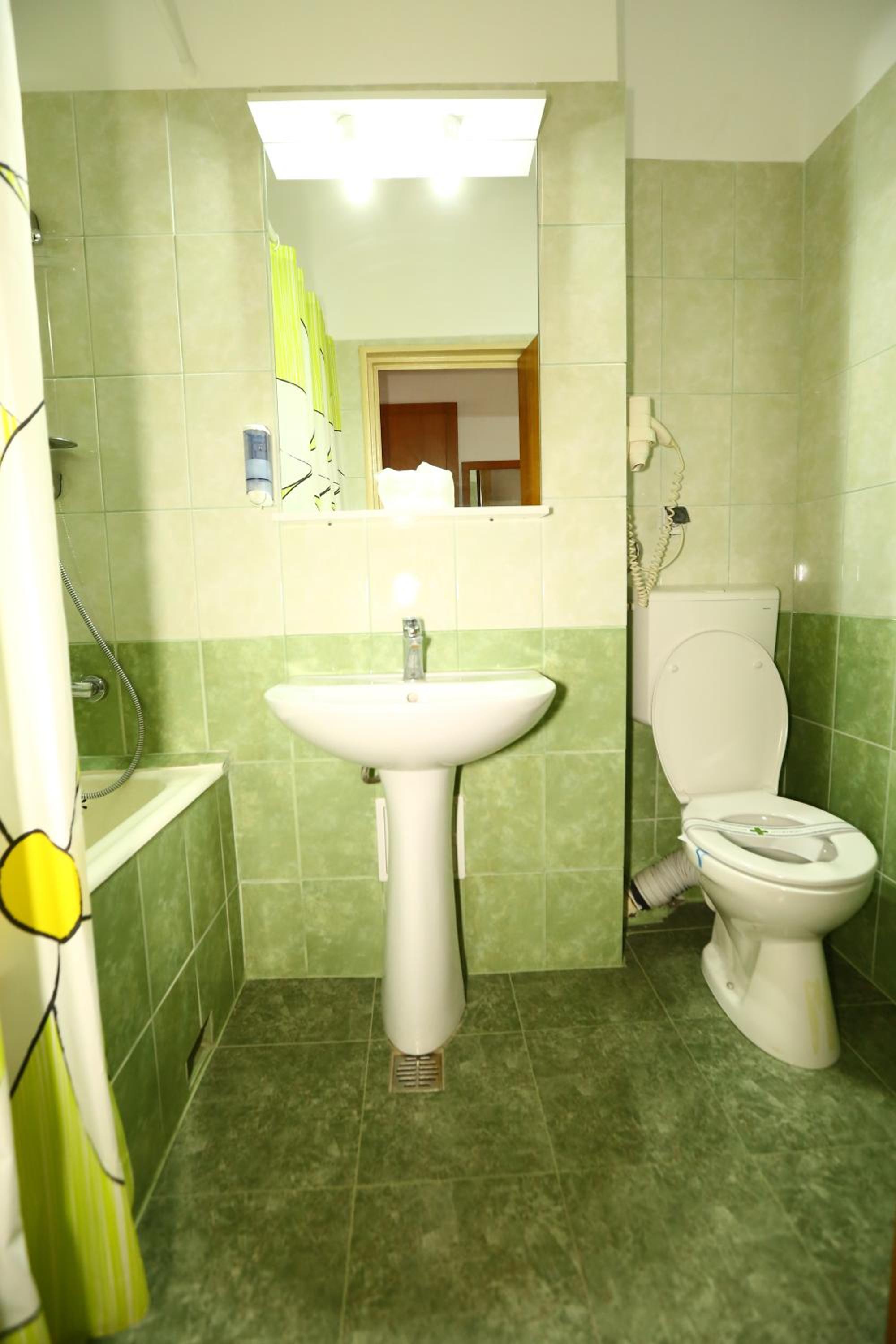 Double or Twin Room - Photo 6