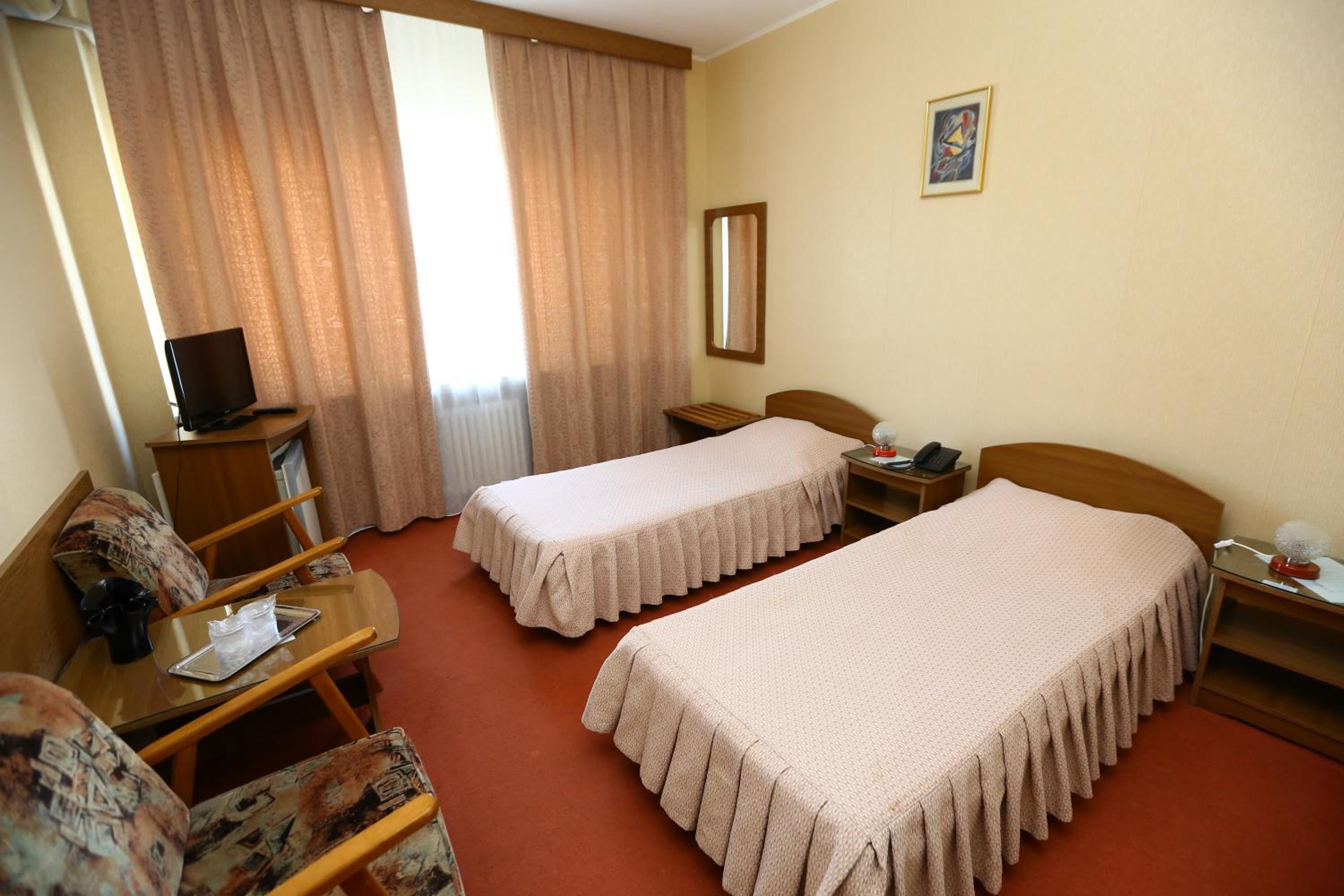 Double or Twin Room - Photo 4