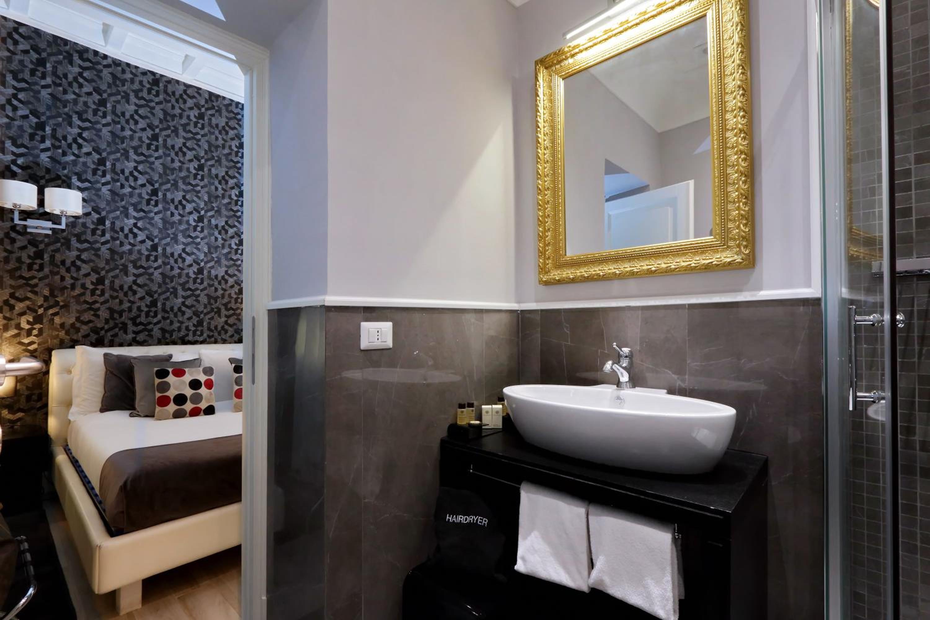 Small Double Room photo 2