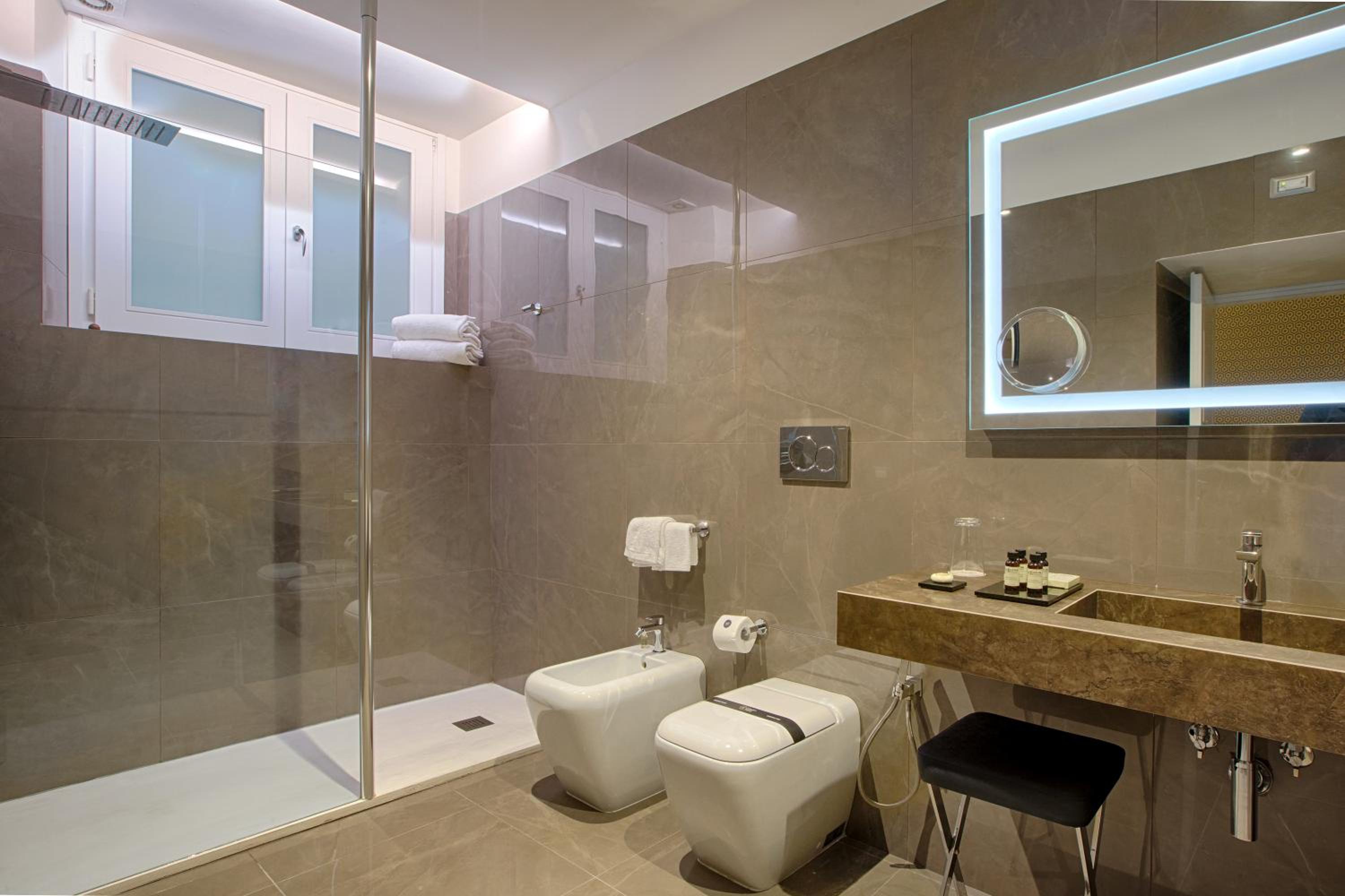 Deluxe Triple Room photo 2