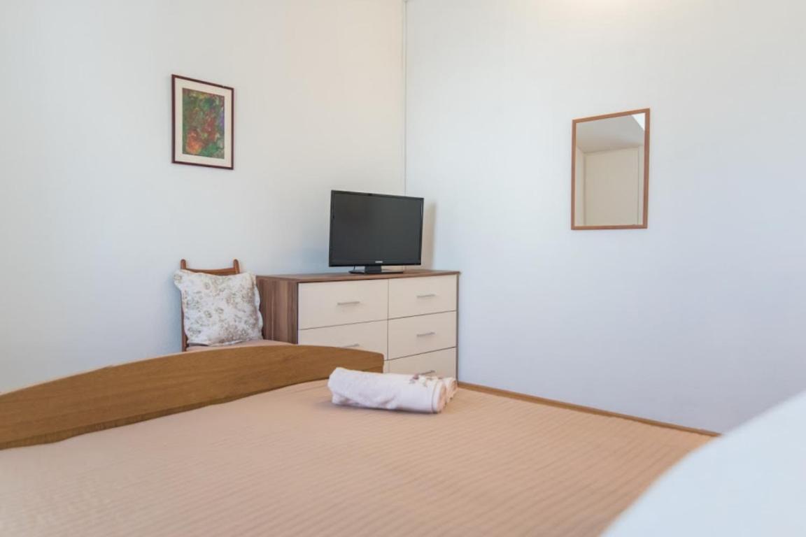 One-Bedroom Apartment photo 3