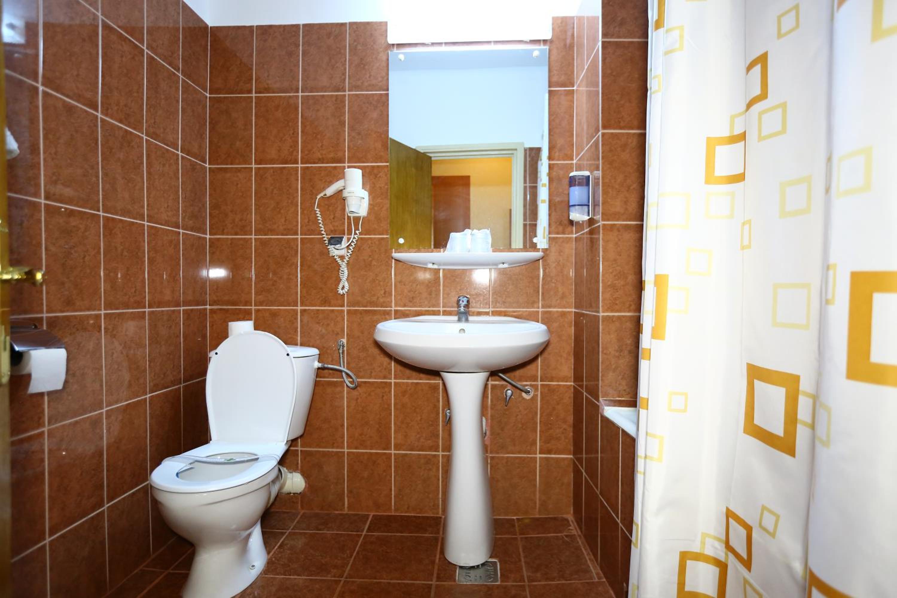Double or Twin Room - Photo 5