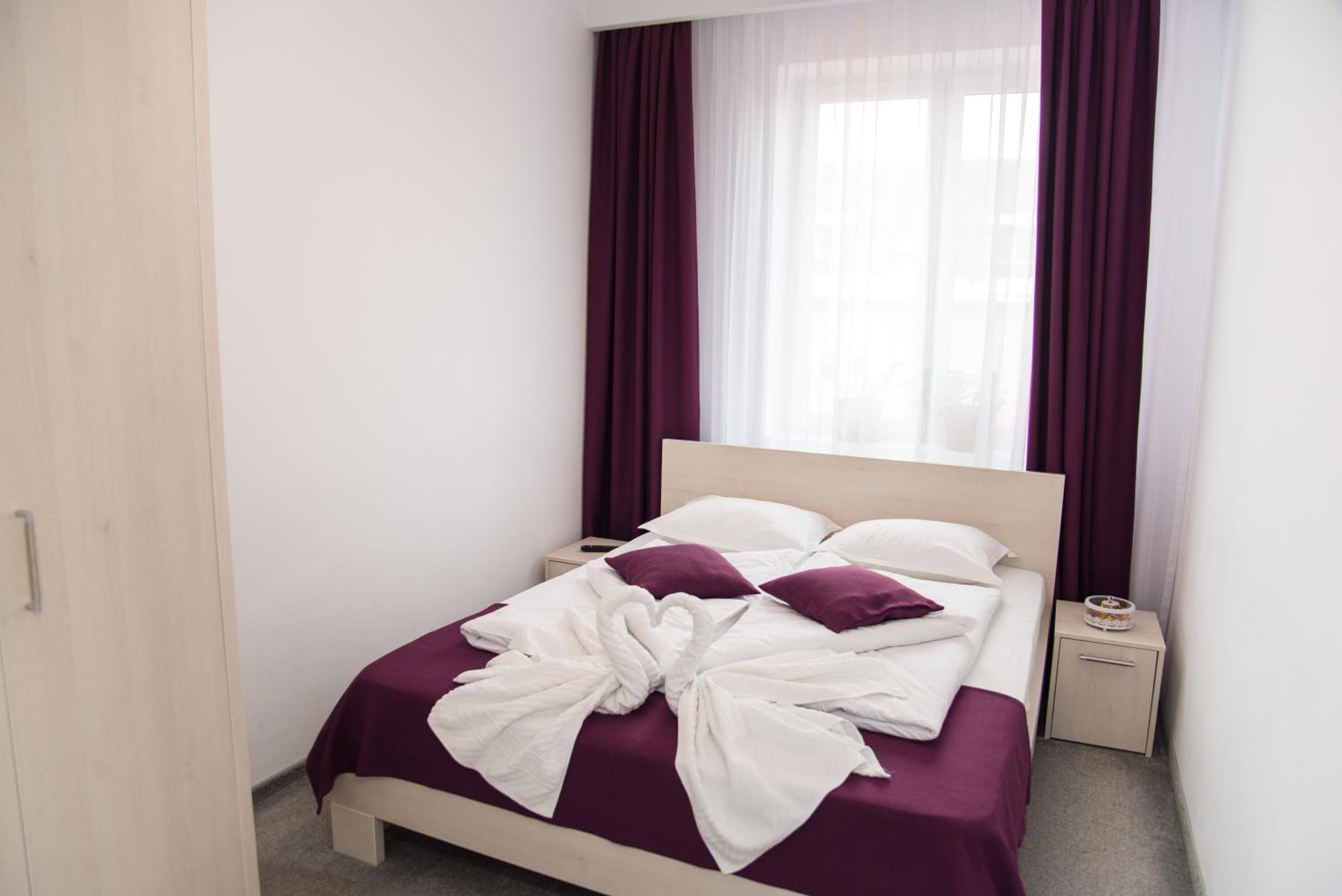 Double Room - Photo 7