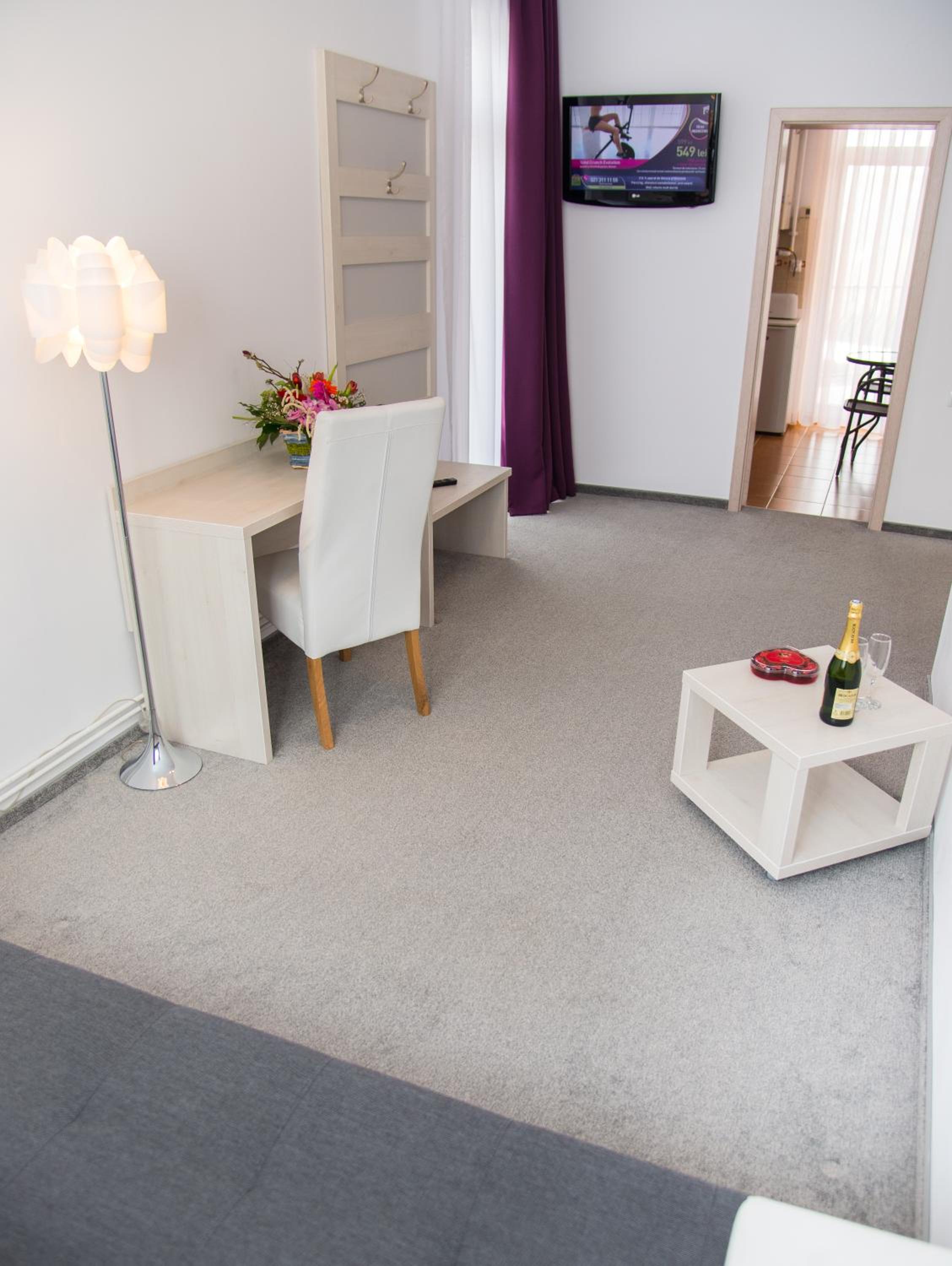 One-Bedroom Apartment with Balcony - Photo 20
