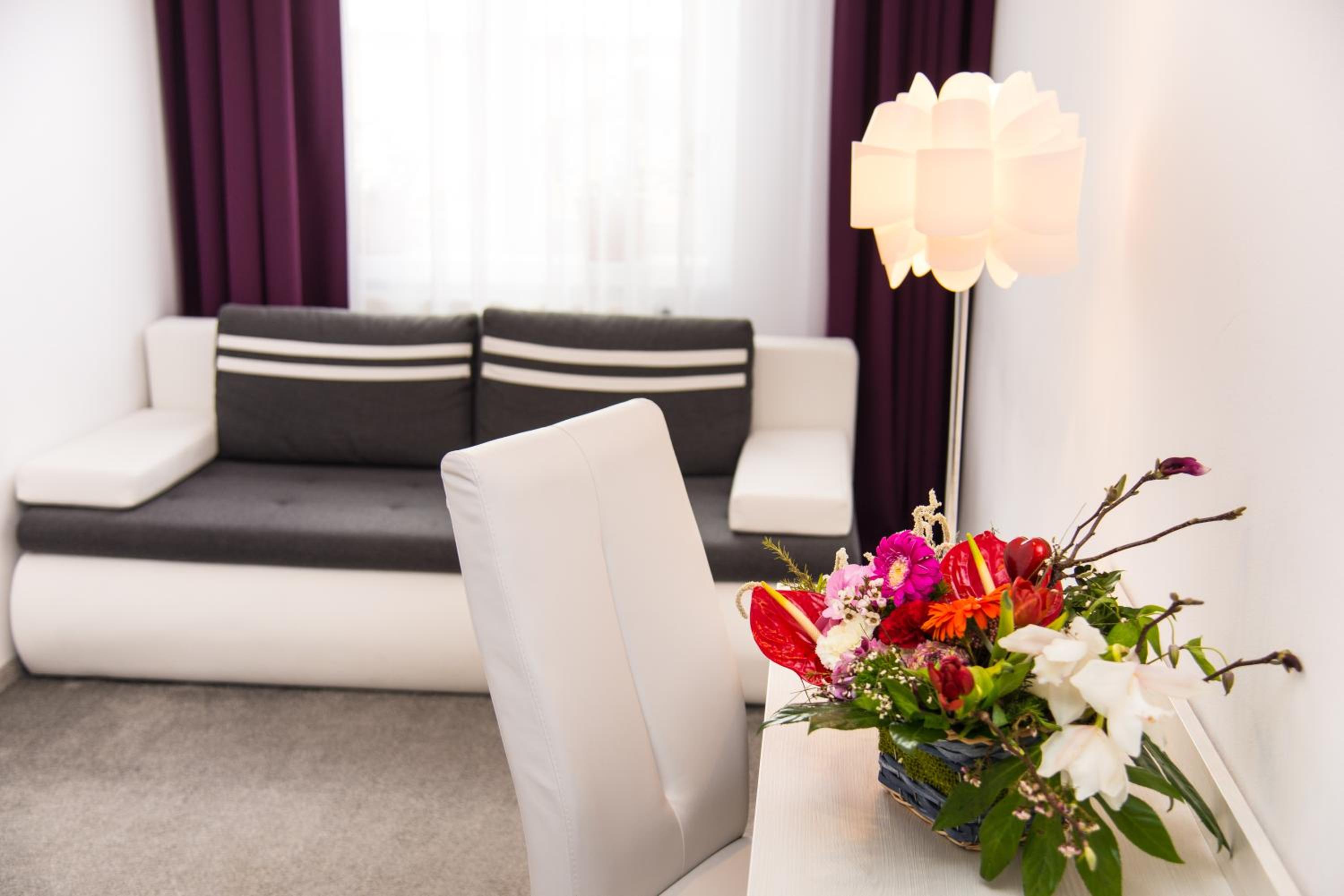 One-Bedroom Apartment with Balcony - Photo 21