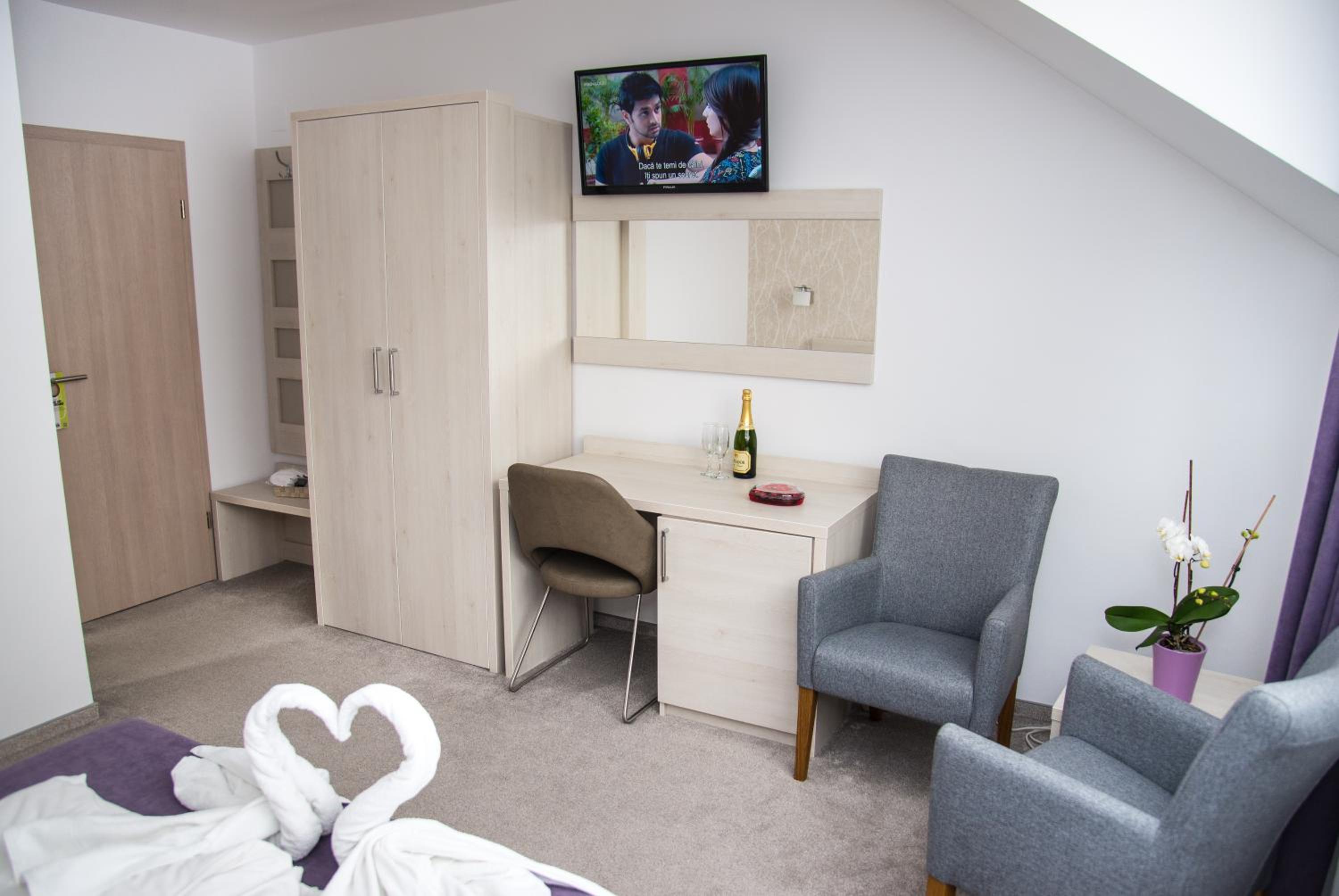 Double Room - Photo 3