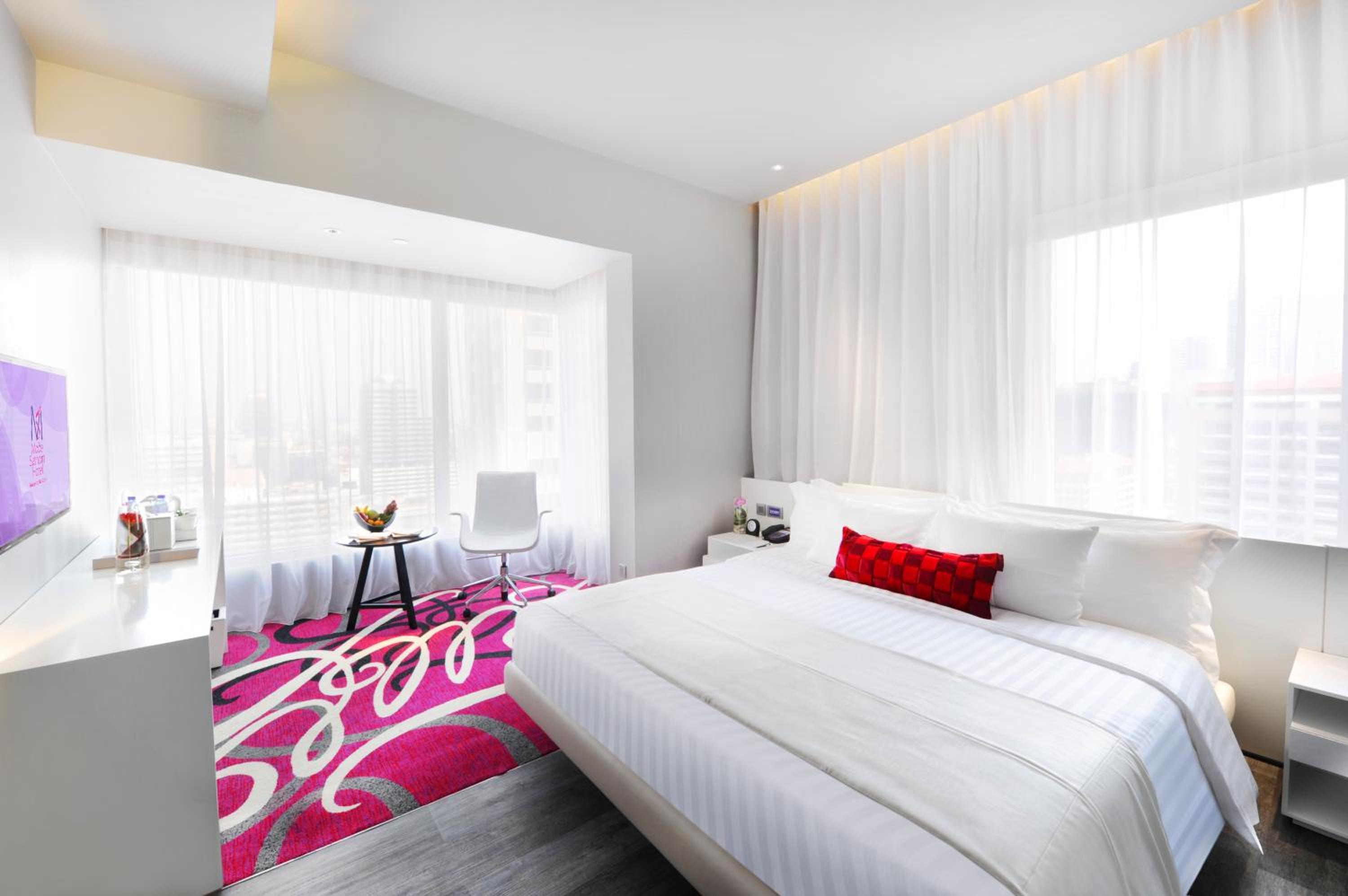 Deluxe Double or Twin Room thumbnail 6