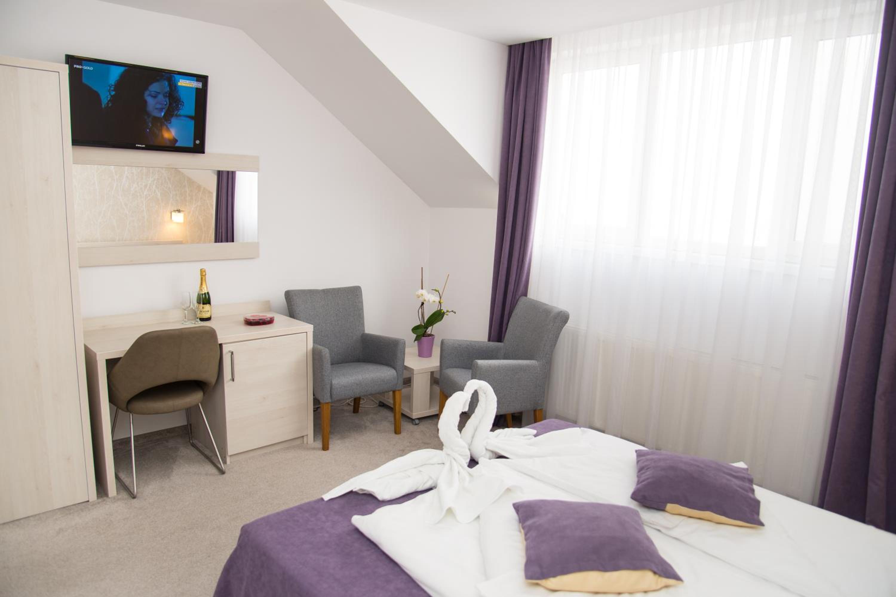 Double Room - Photo 10