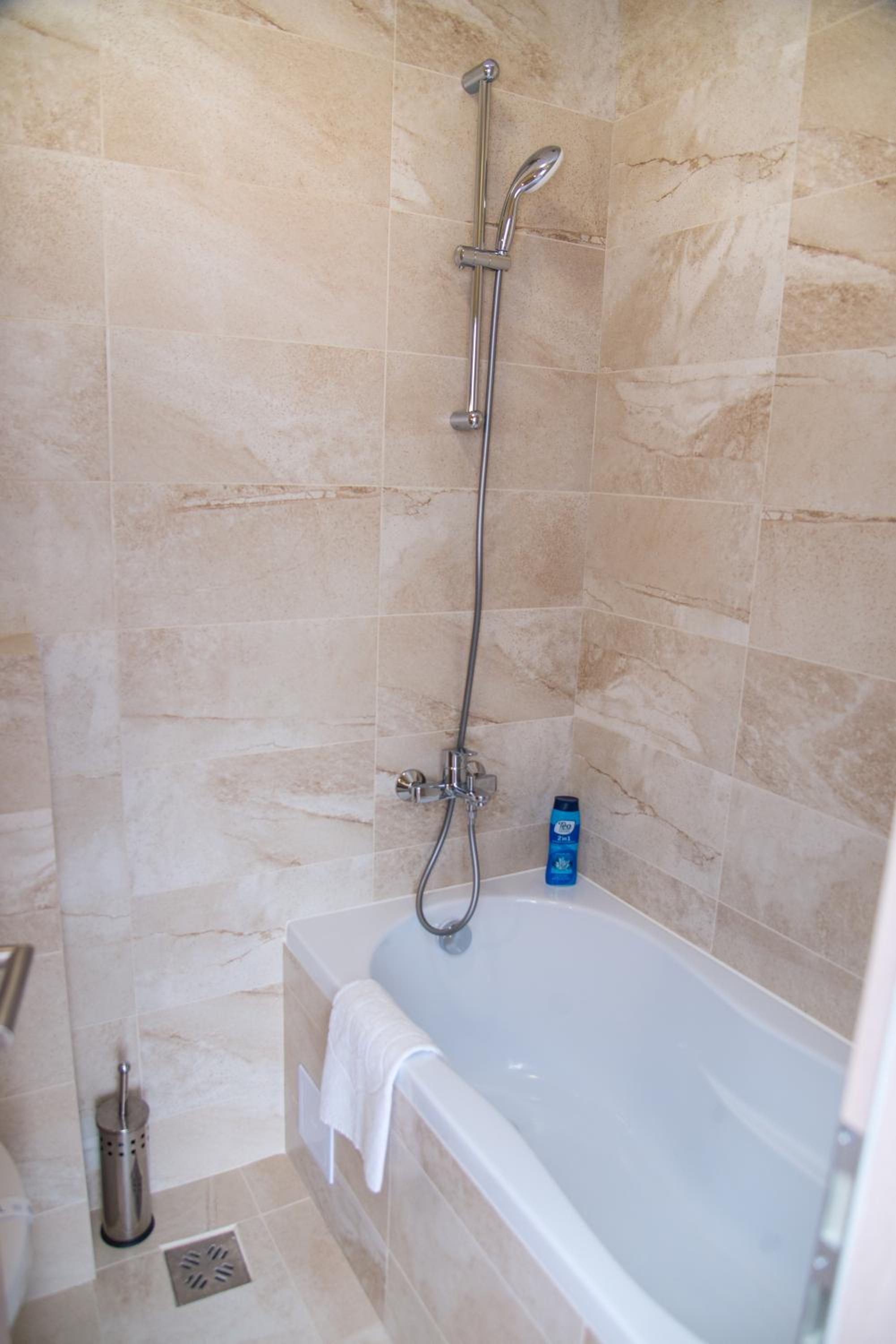 Double Room - Photo 27