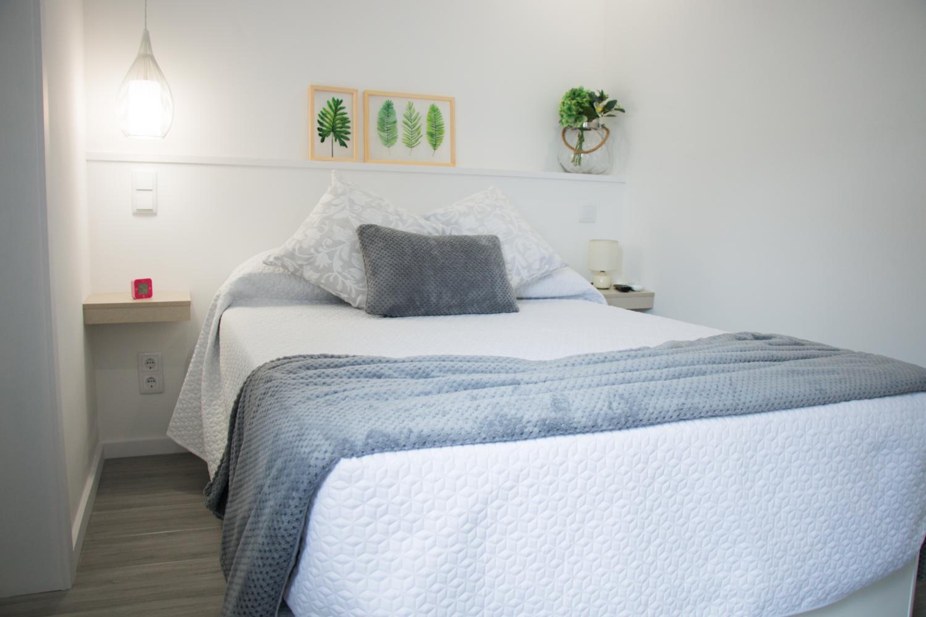 Double Room with Private Bathroom - Photo 22