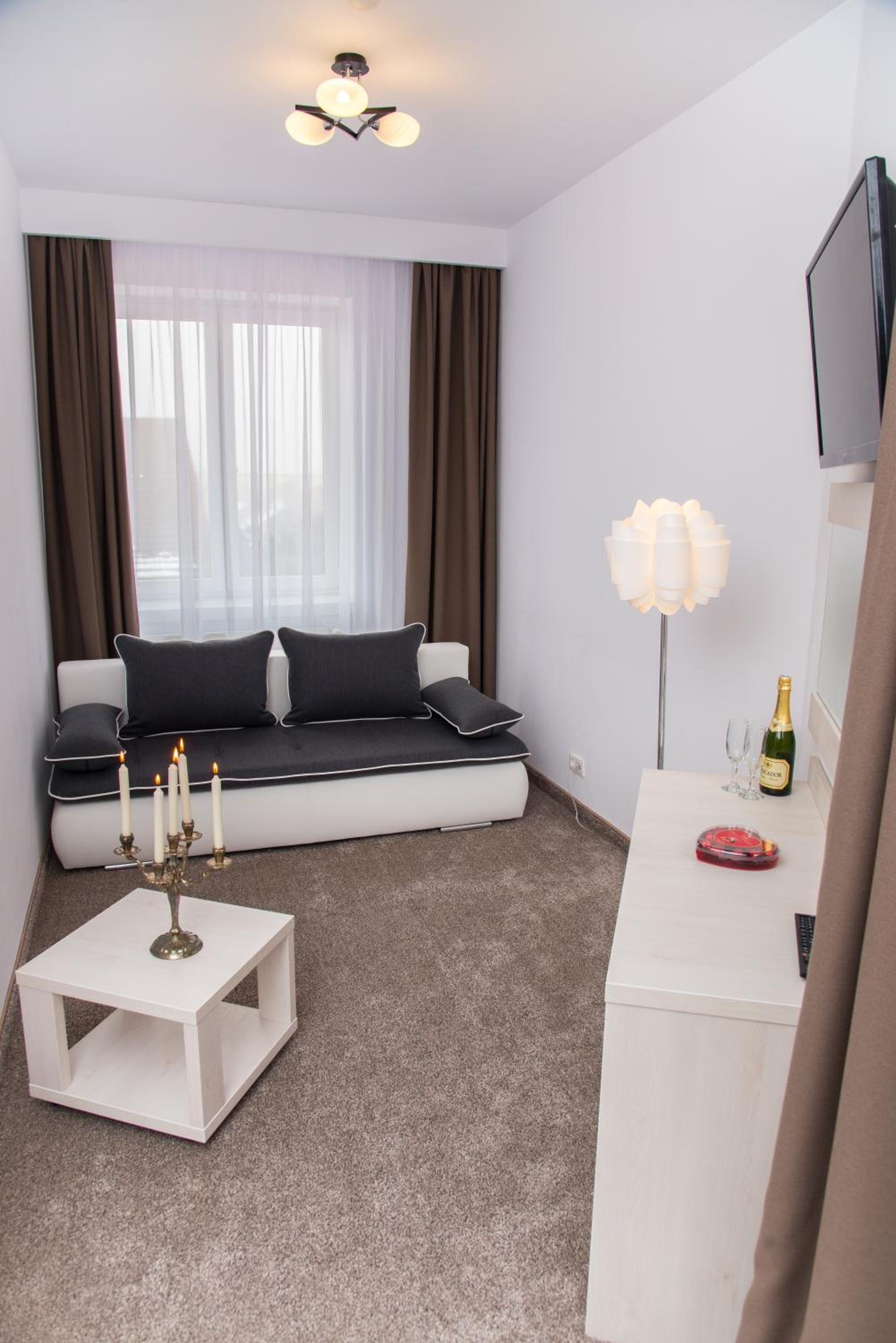 One-Bedroom Apartment with Balcony - Photo 16