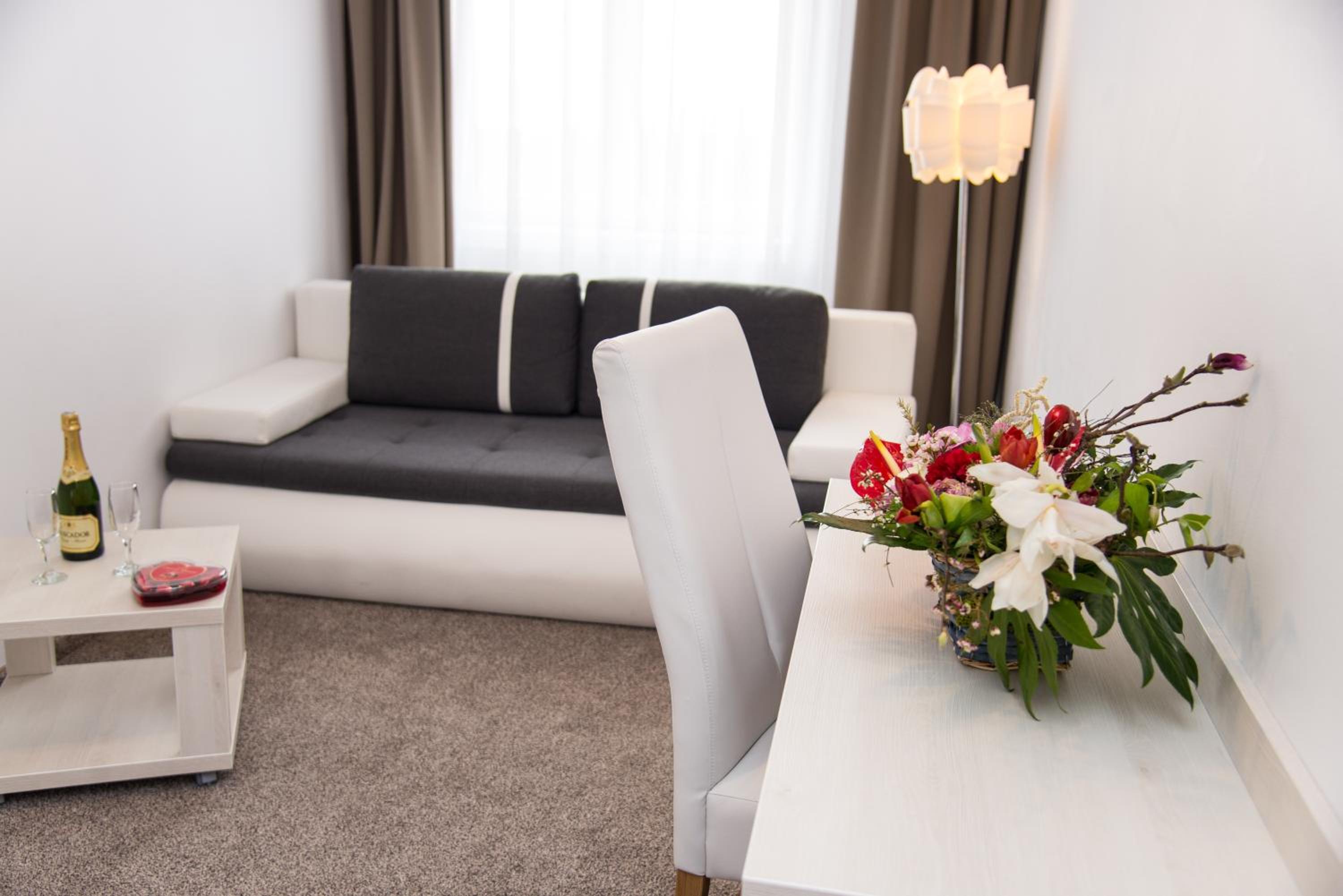Double Room - Photo 6