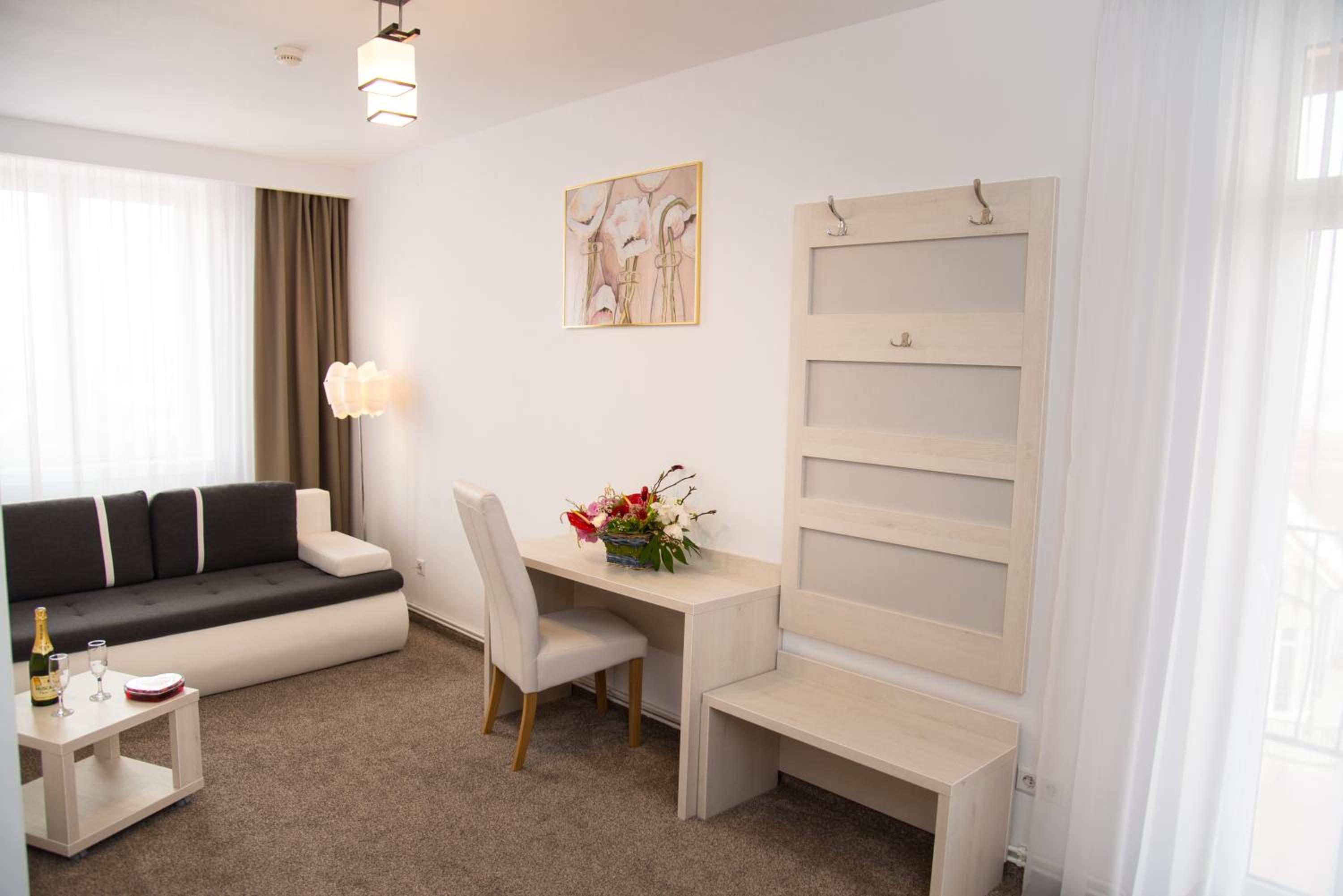 One-Bedroom Apartment with Balcony - Photo 17
