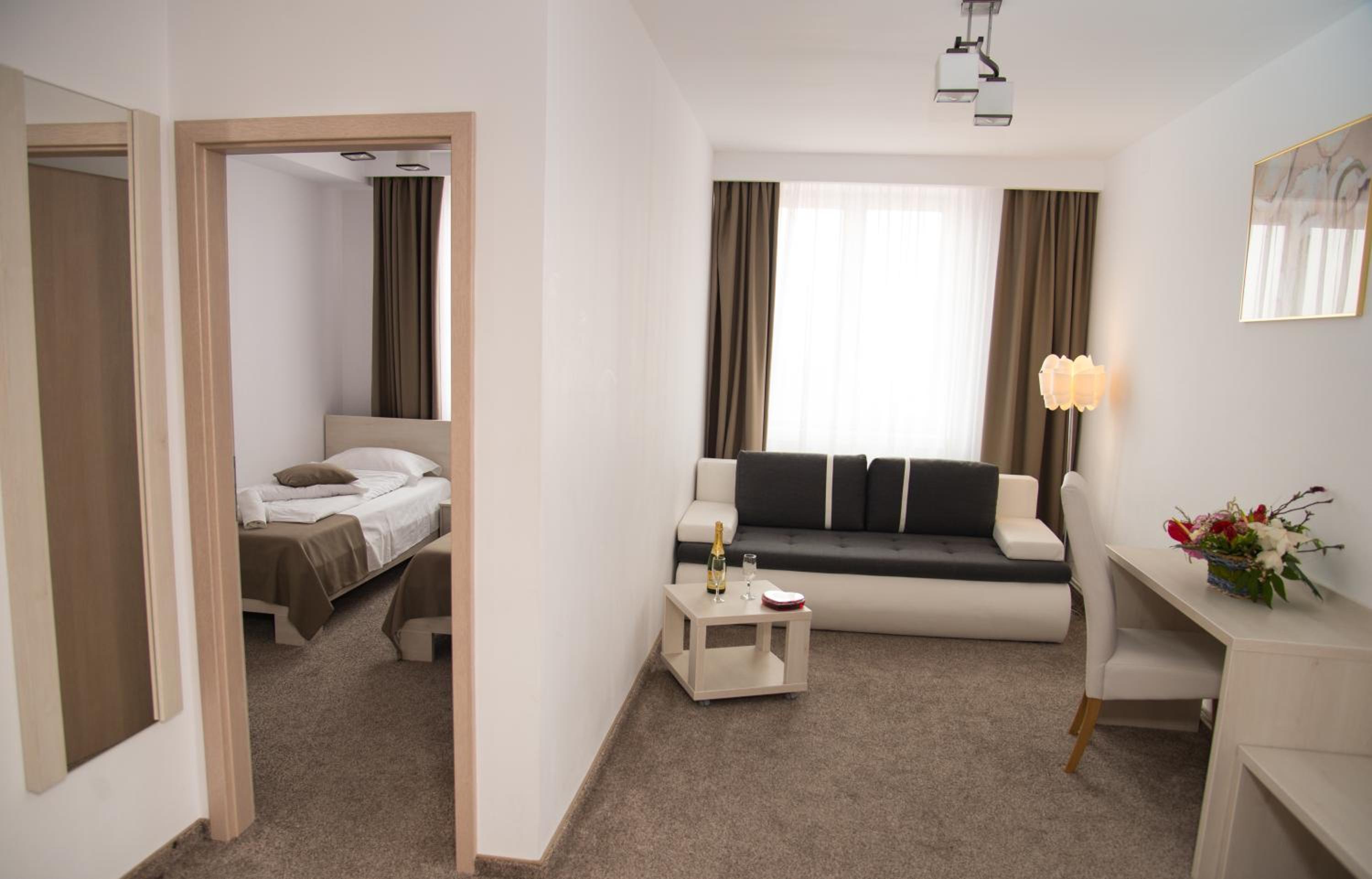 One-Bedroom Apartment with Balcony - Photo 18