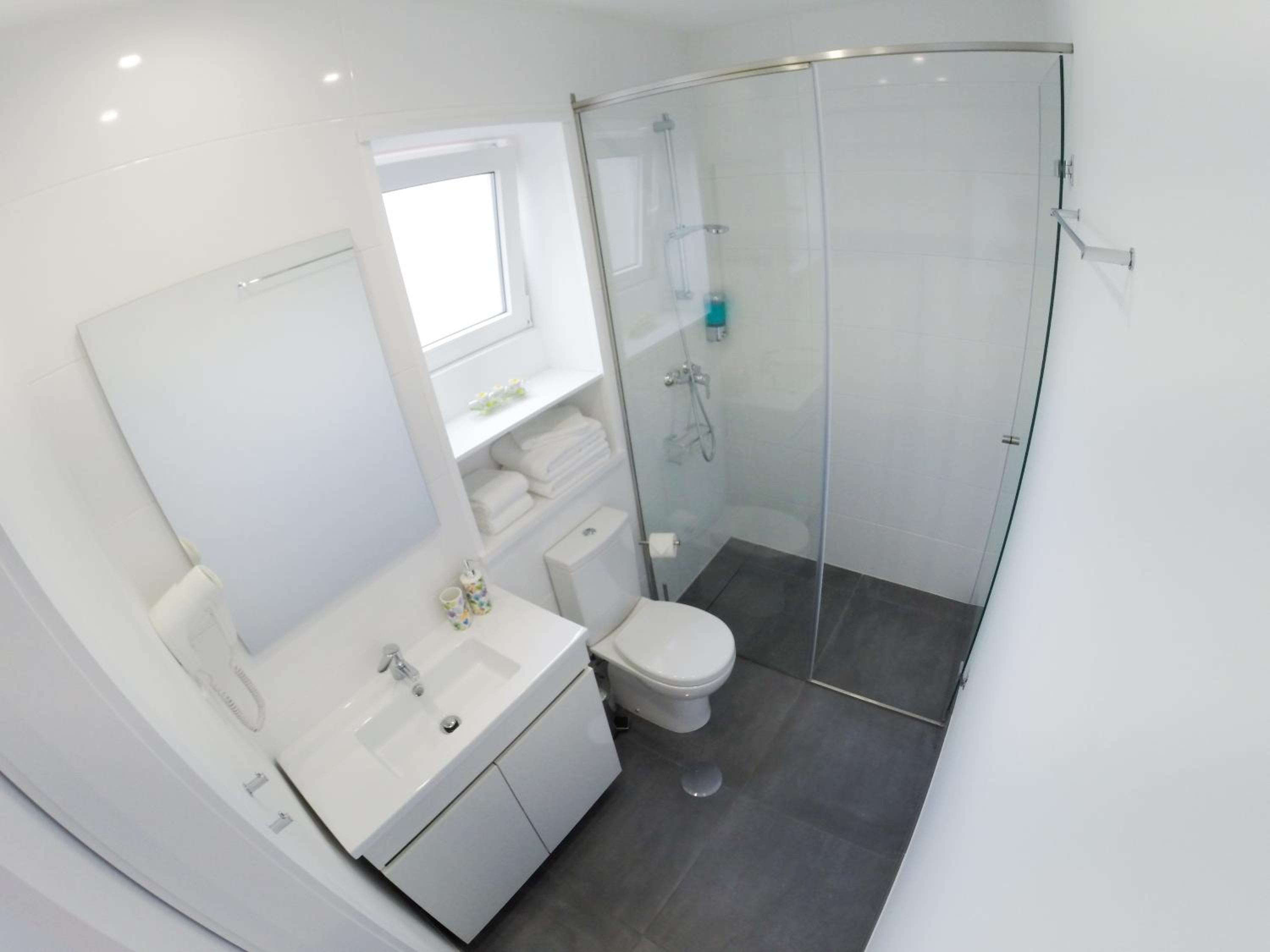 Double Room with Private Bathroom - Photo 6