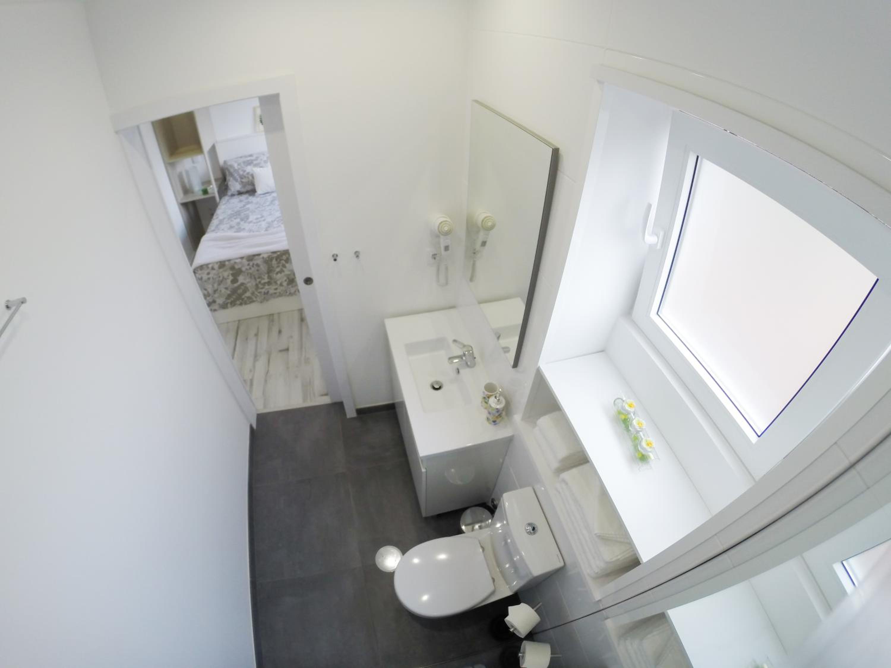 Double Room with Private Bathroom - Photo 5