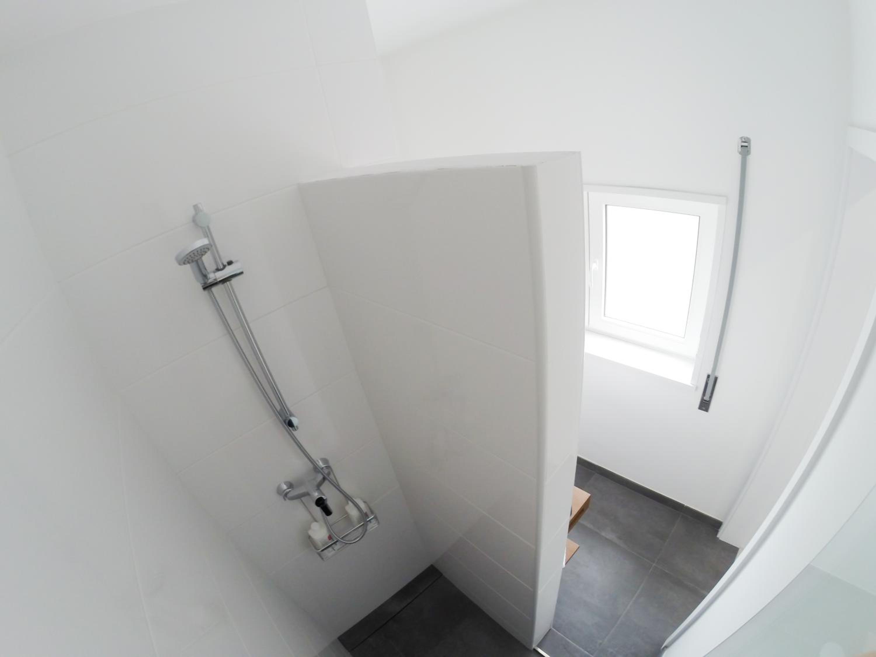 Double Room with Private Bathroom - Photo 19