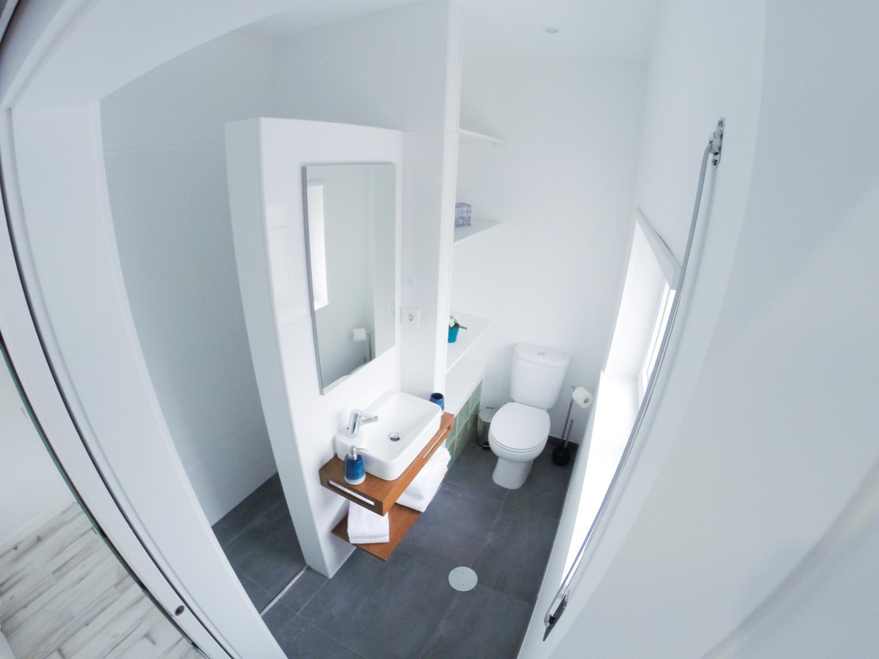 Double Room with Private Bathroom - Photo 18