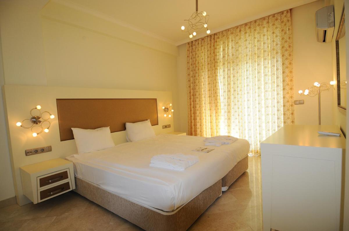 Three-Bedroom Villa photo 3
