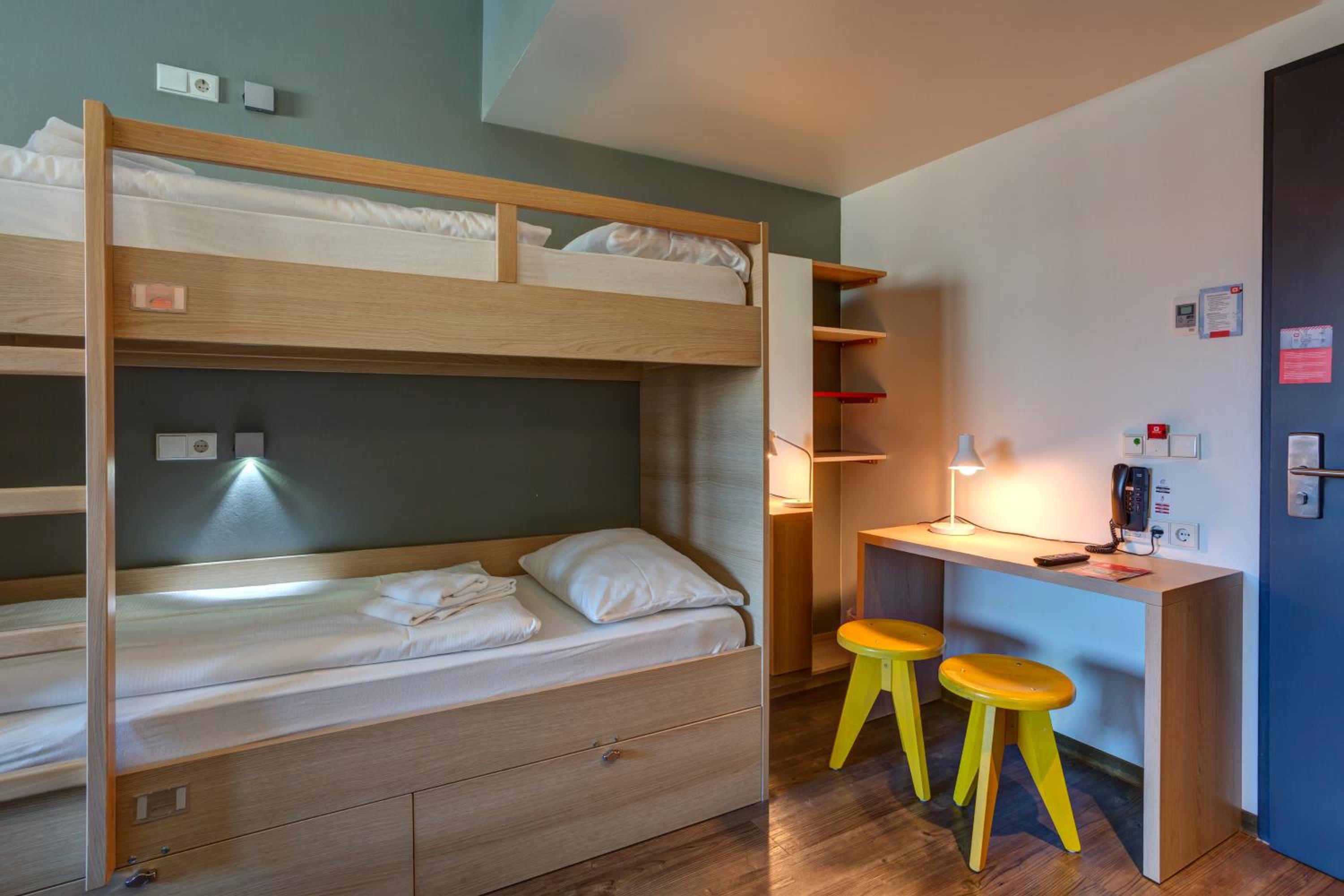 Bed in 4-Bed Mixed Dormitory Room photo 3