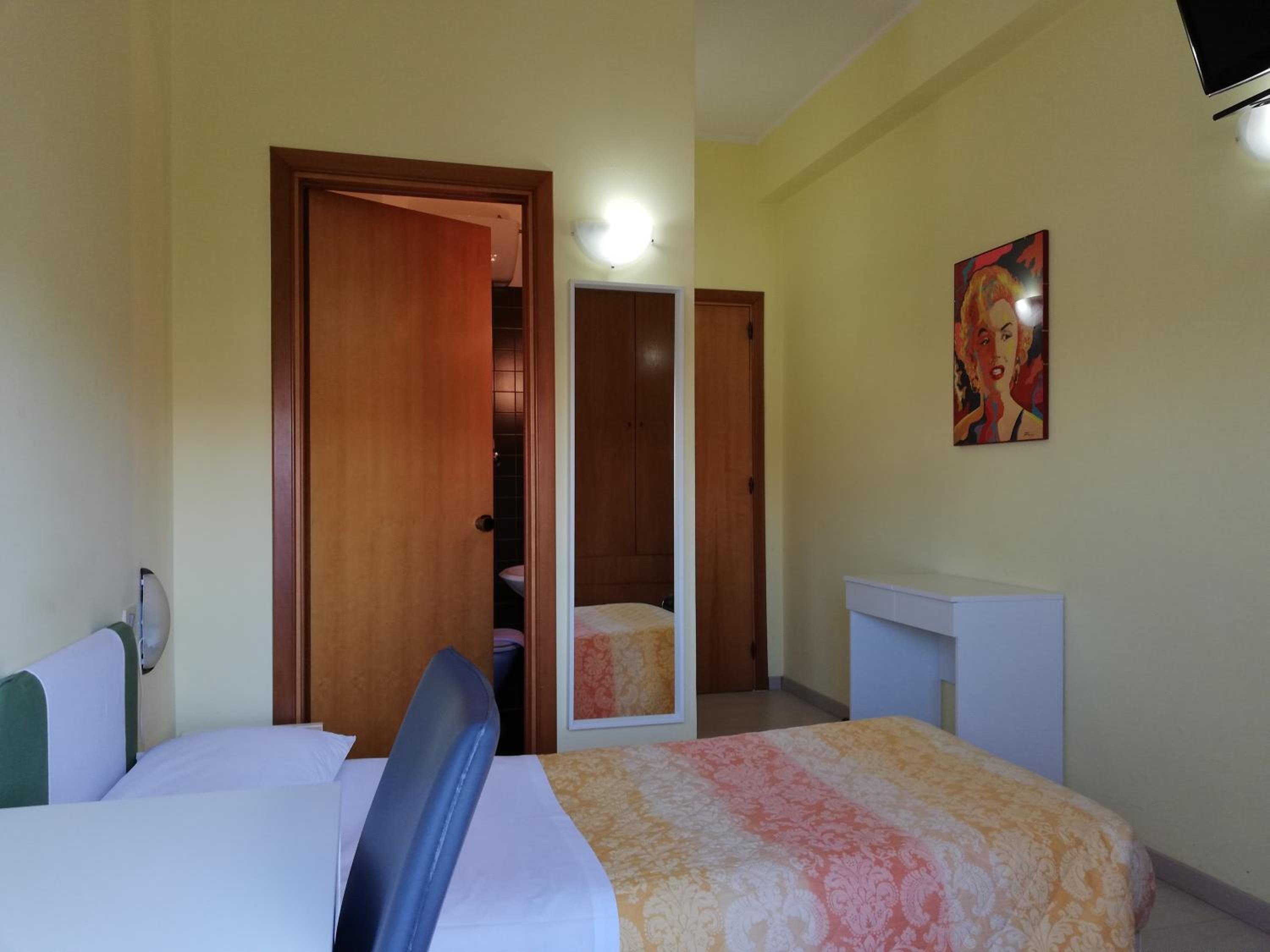 Single Room photo 1
