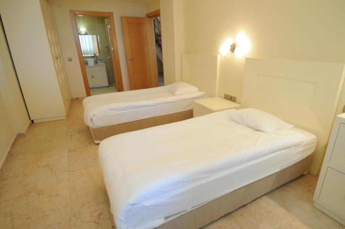 Three-Bedroom Villa photo 3