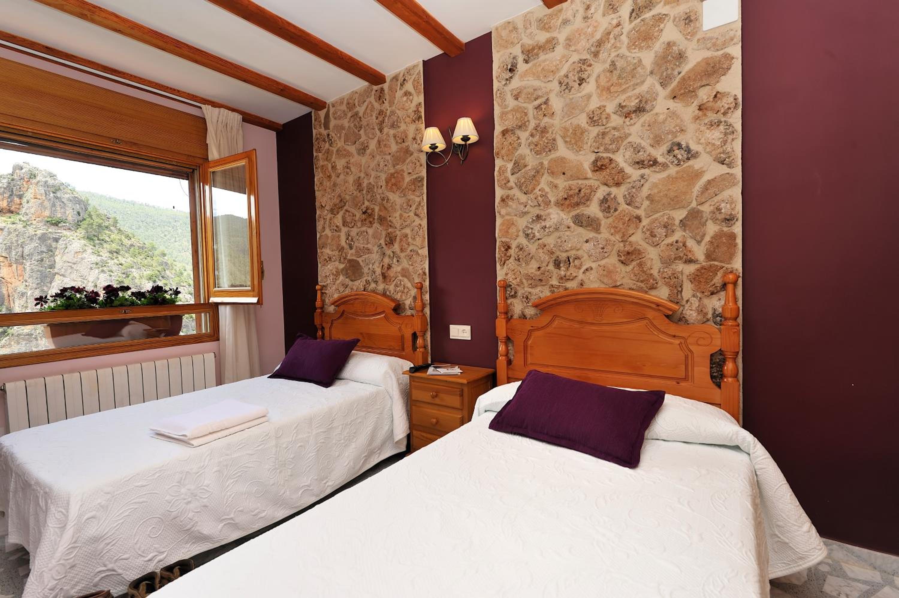 Twin Room with Mountain View - Photo 2