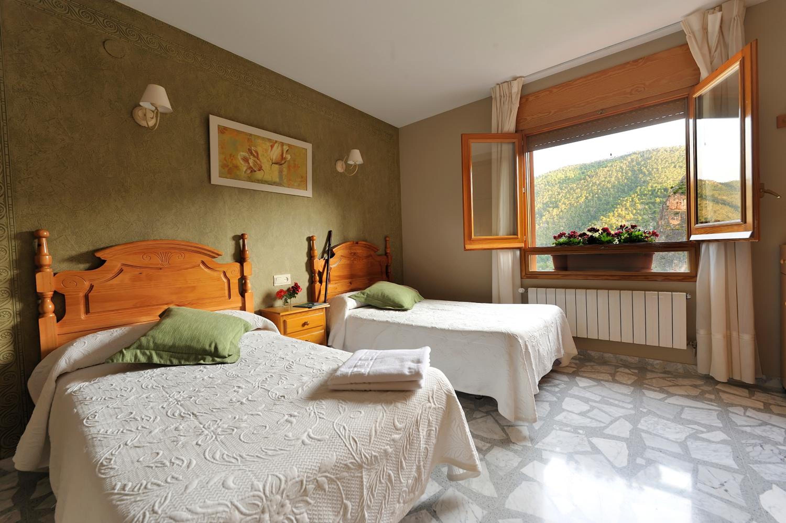 Twin Room with Mountain View - Photo 15