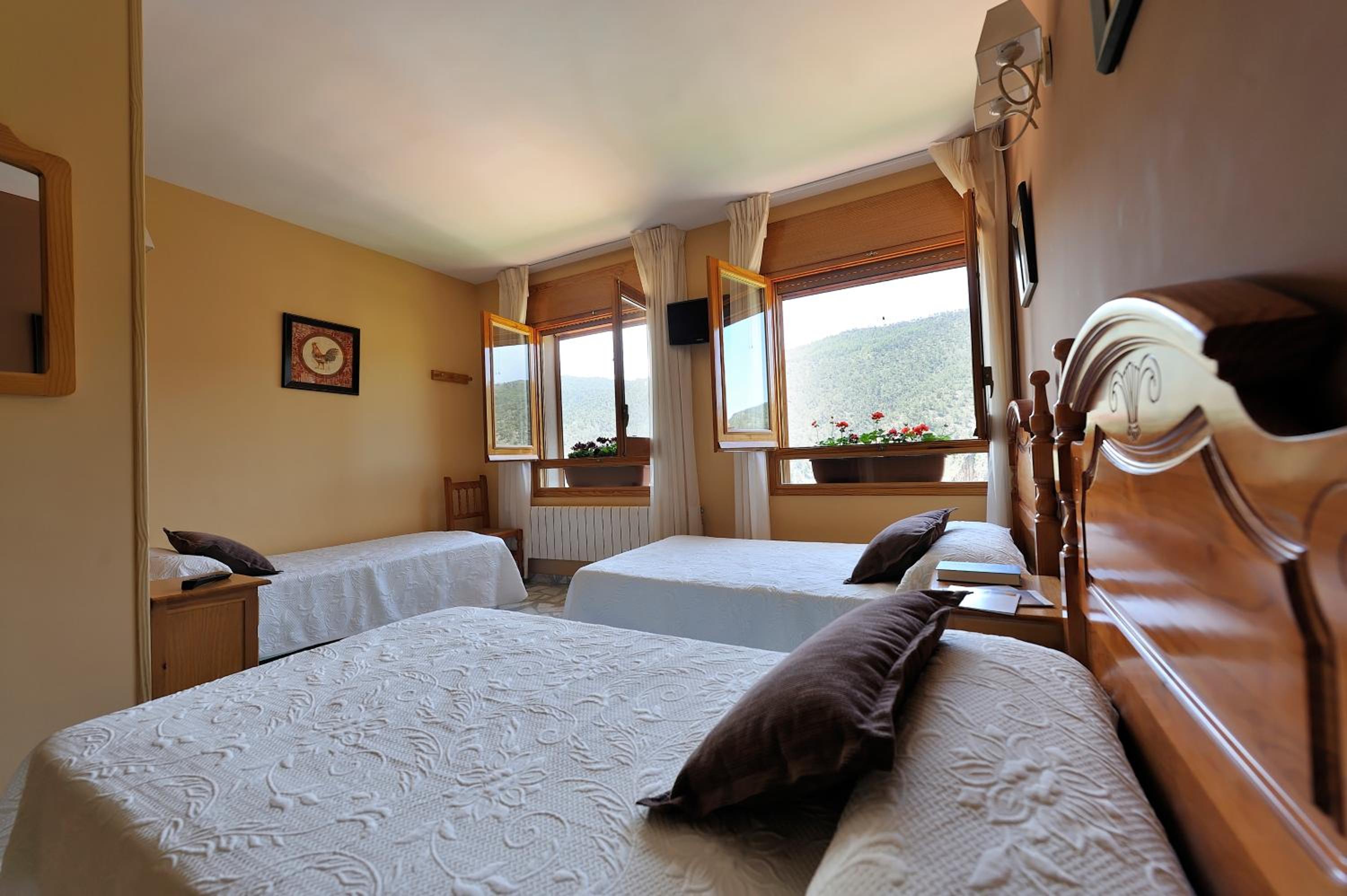 Standard Triple Room - Photo 4
