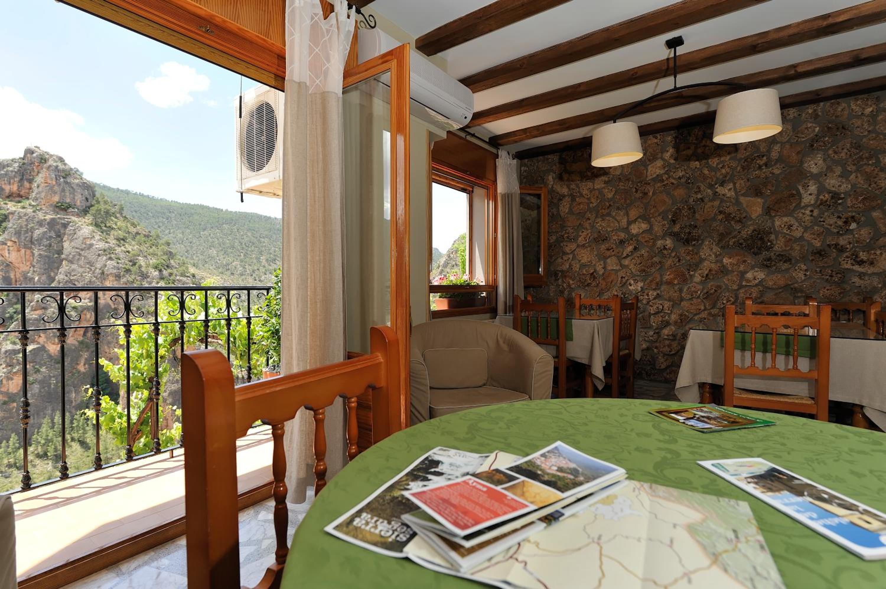 Twin Room with Mountain View - Photo 10