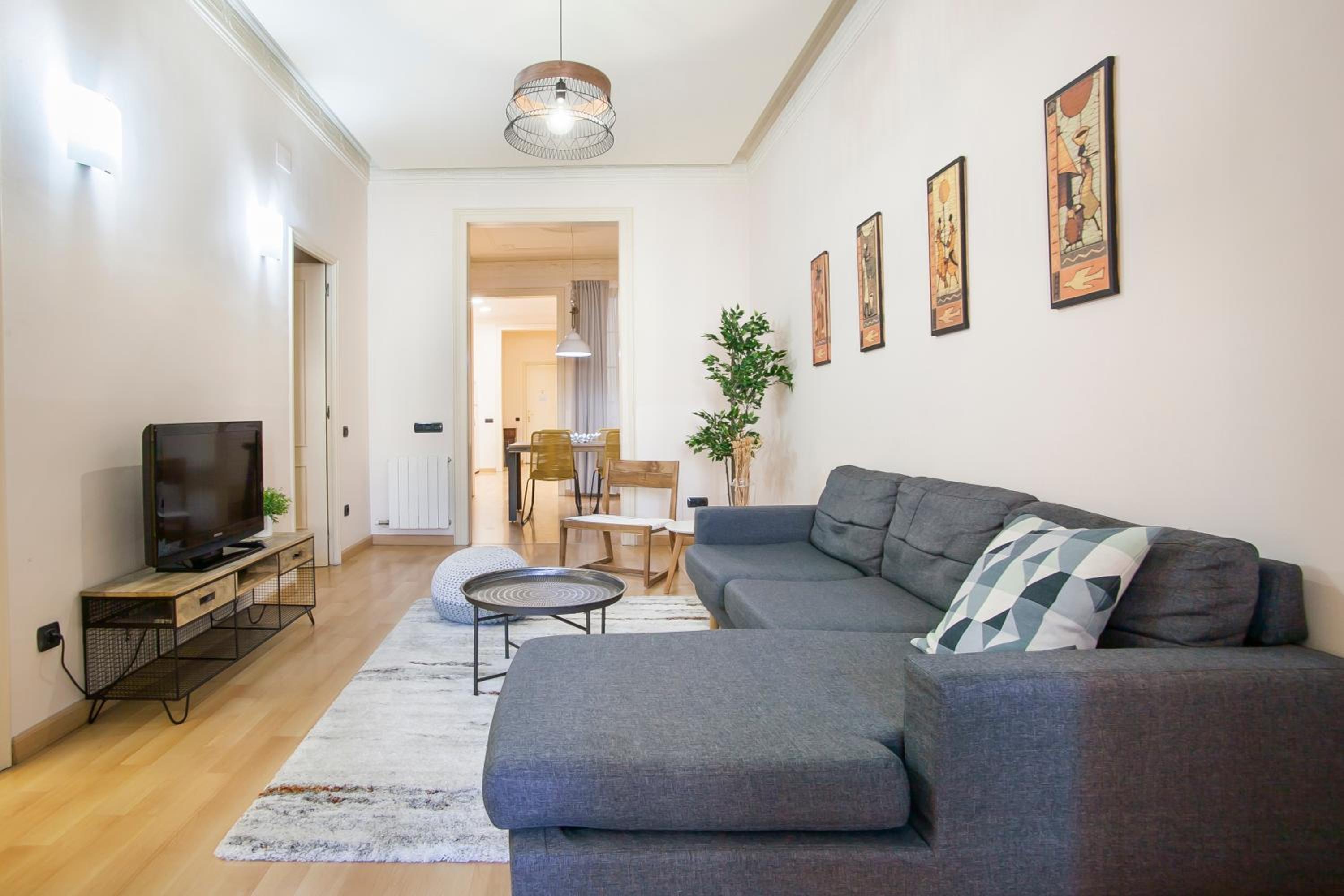 Apartamento Económico de Tres Dormitorios 4 - Diputación 307