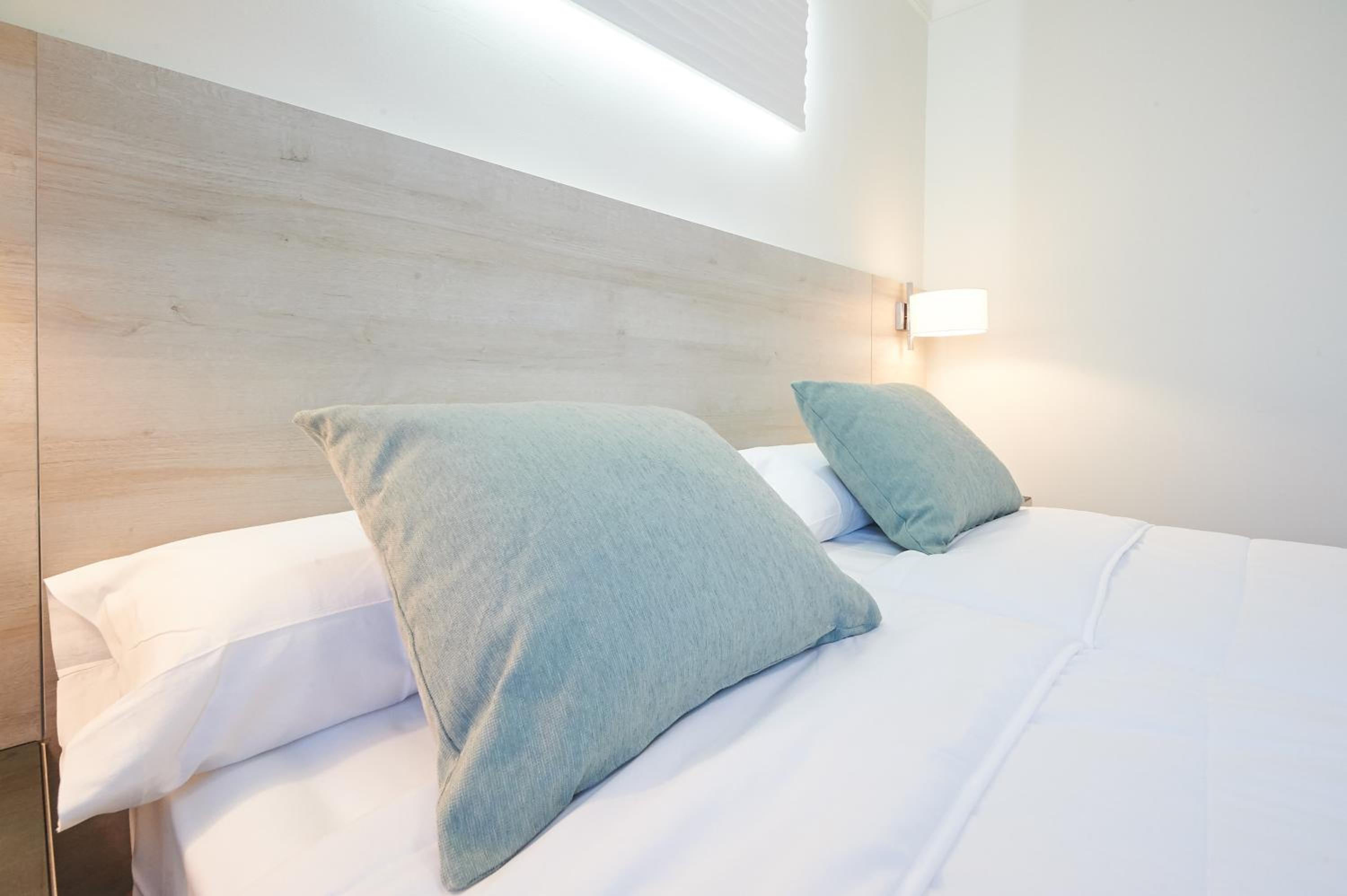 One-Bedroom Suite - Photo 7