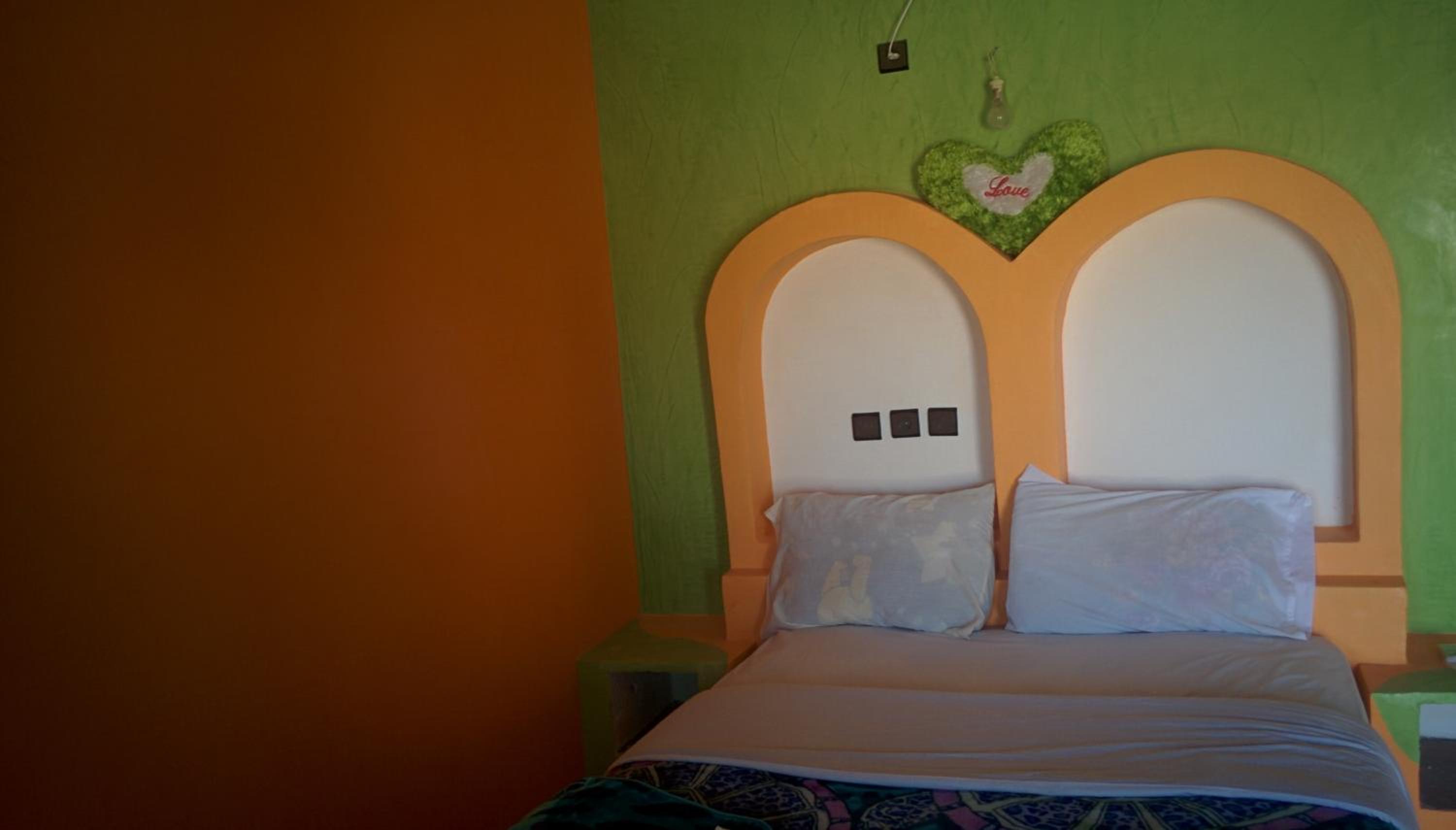 Double Room with Pool View - Photo 6