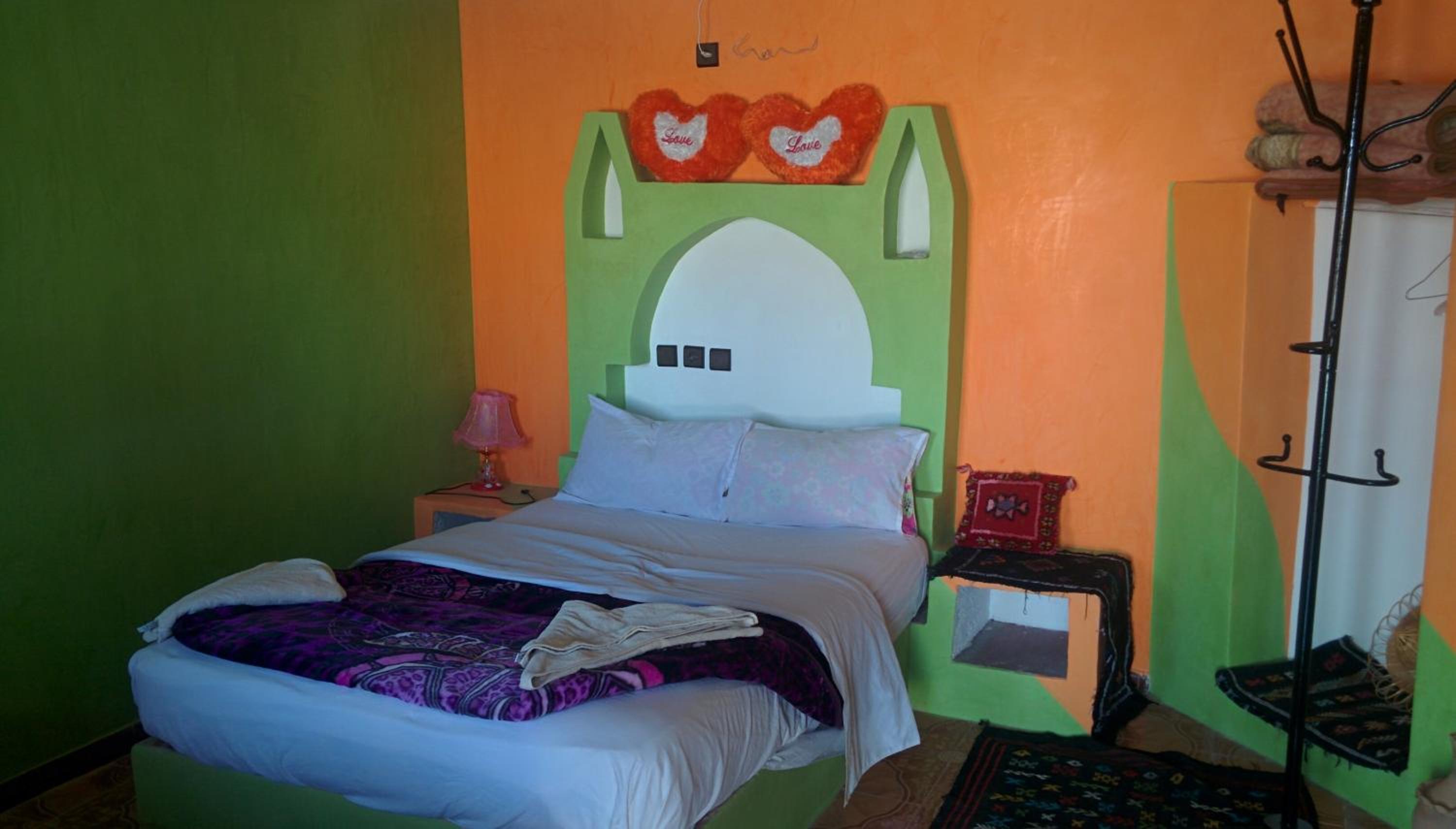 Double Room with Pool View - Photo 10