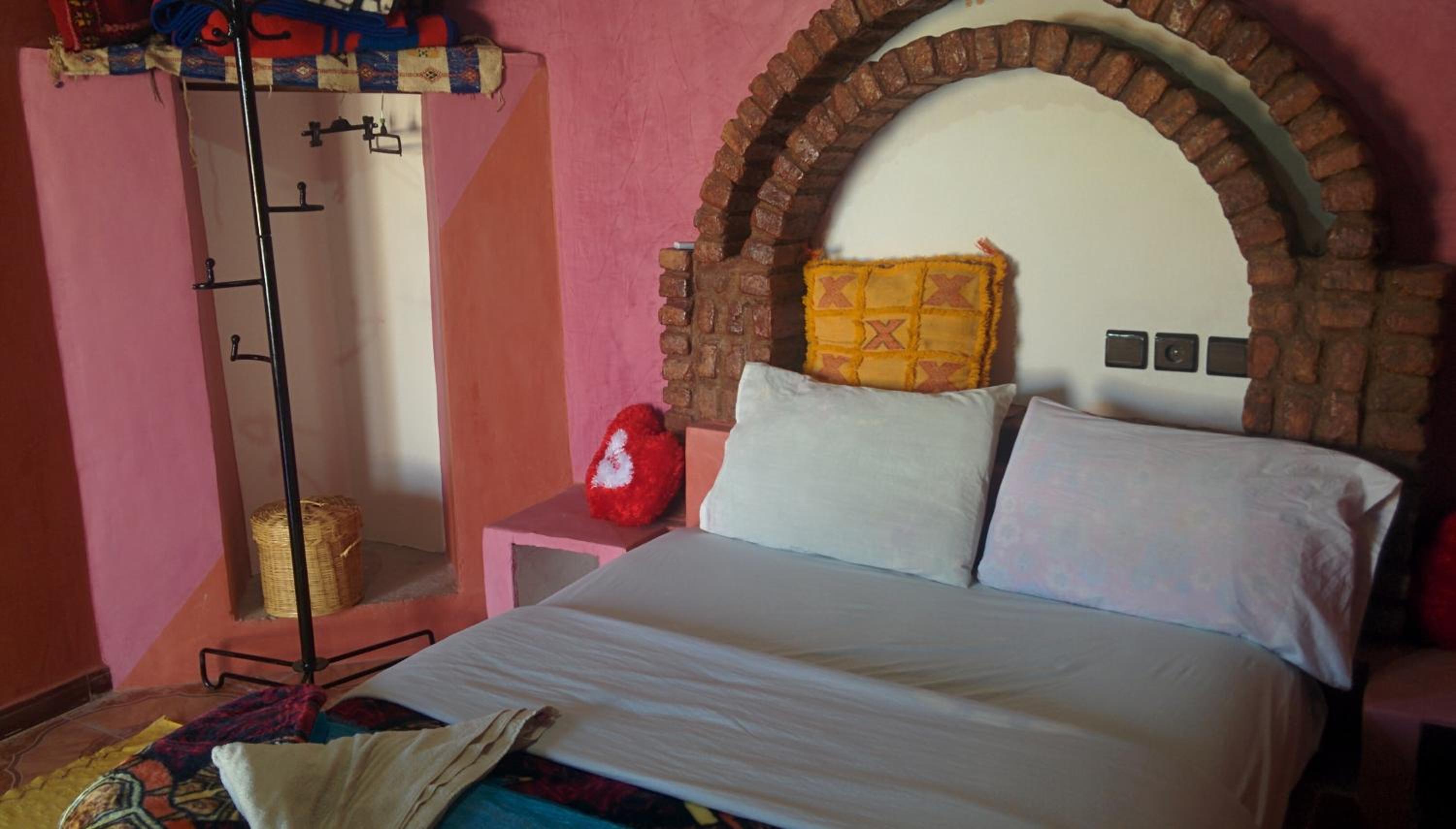 Double Room with Pool View - Photo 9