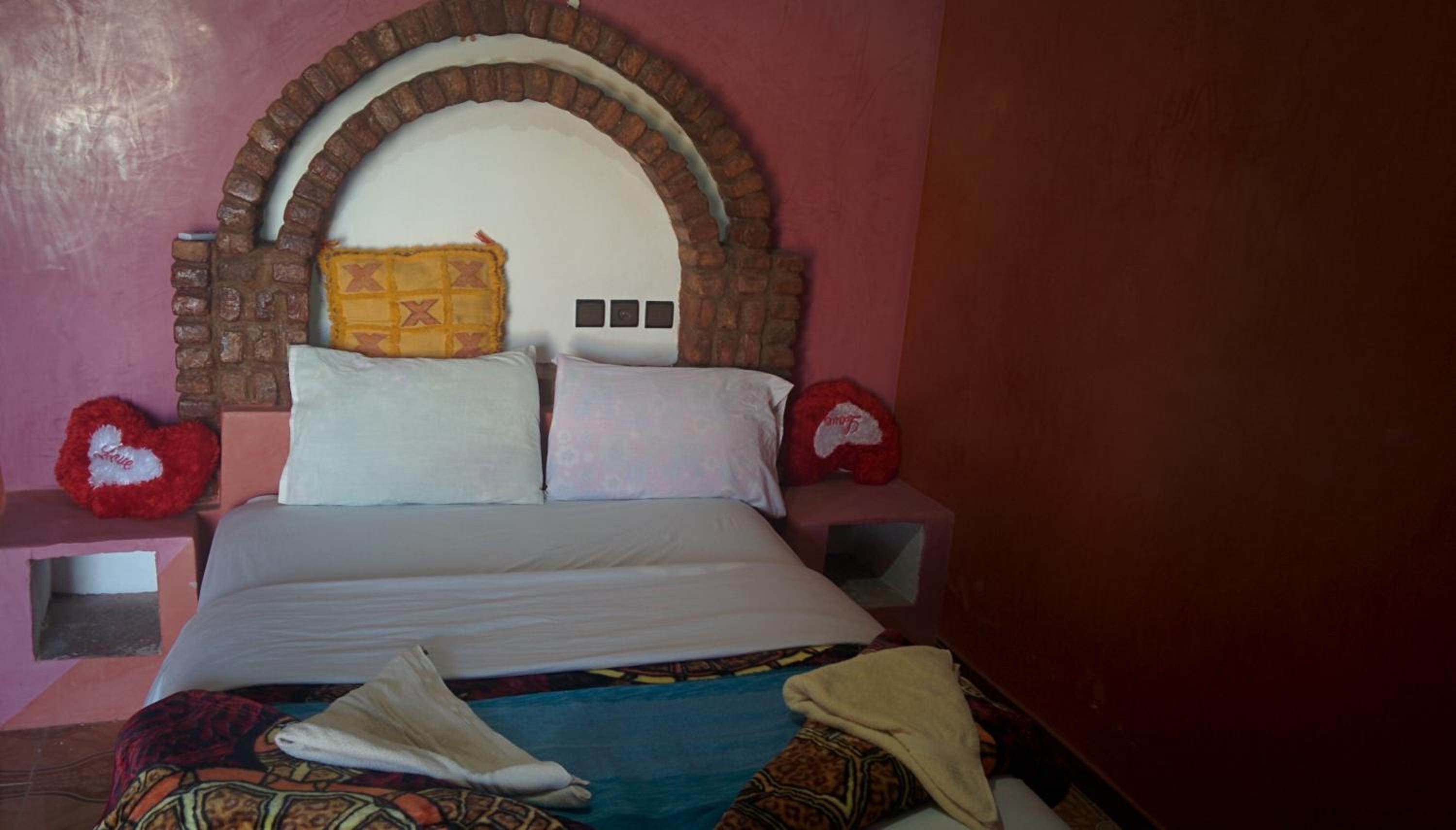 Double Room with Pool View - Photo 2