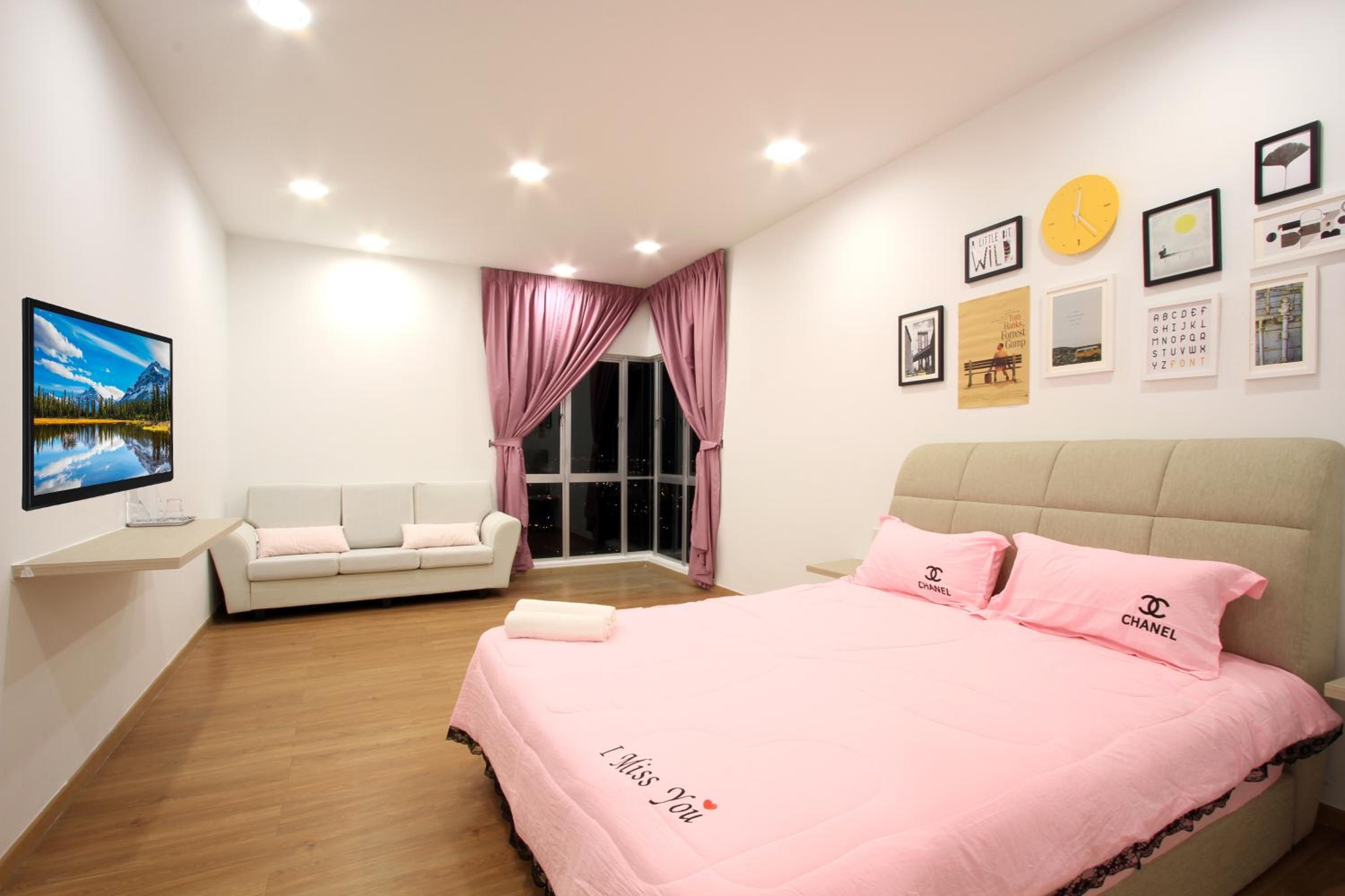 Deluxe Queen Suite