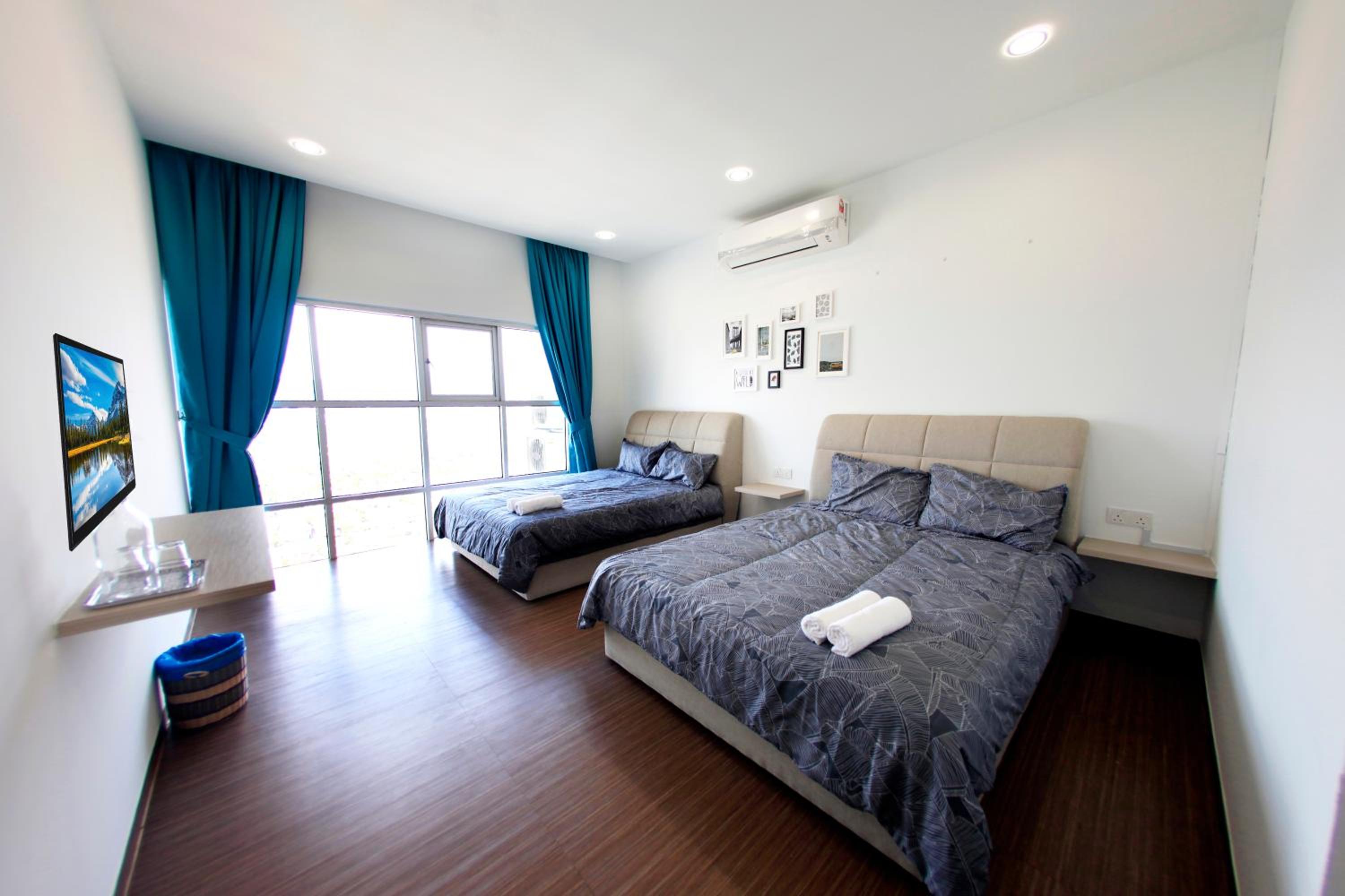 Quadruple Room with Lake View