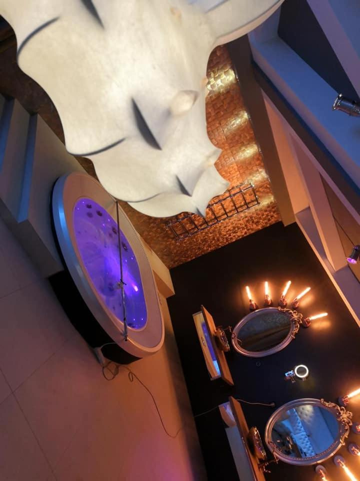 Large Apartment with Jacuzzi - Photo 39